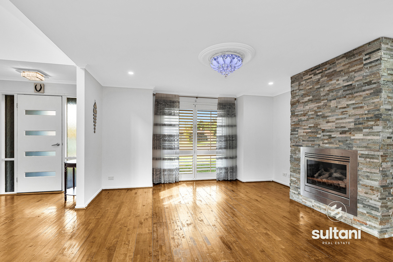 124 Courtenay Avenue, Cranbourne North, VIC 3977 - Image 2