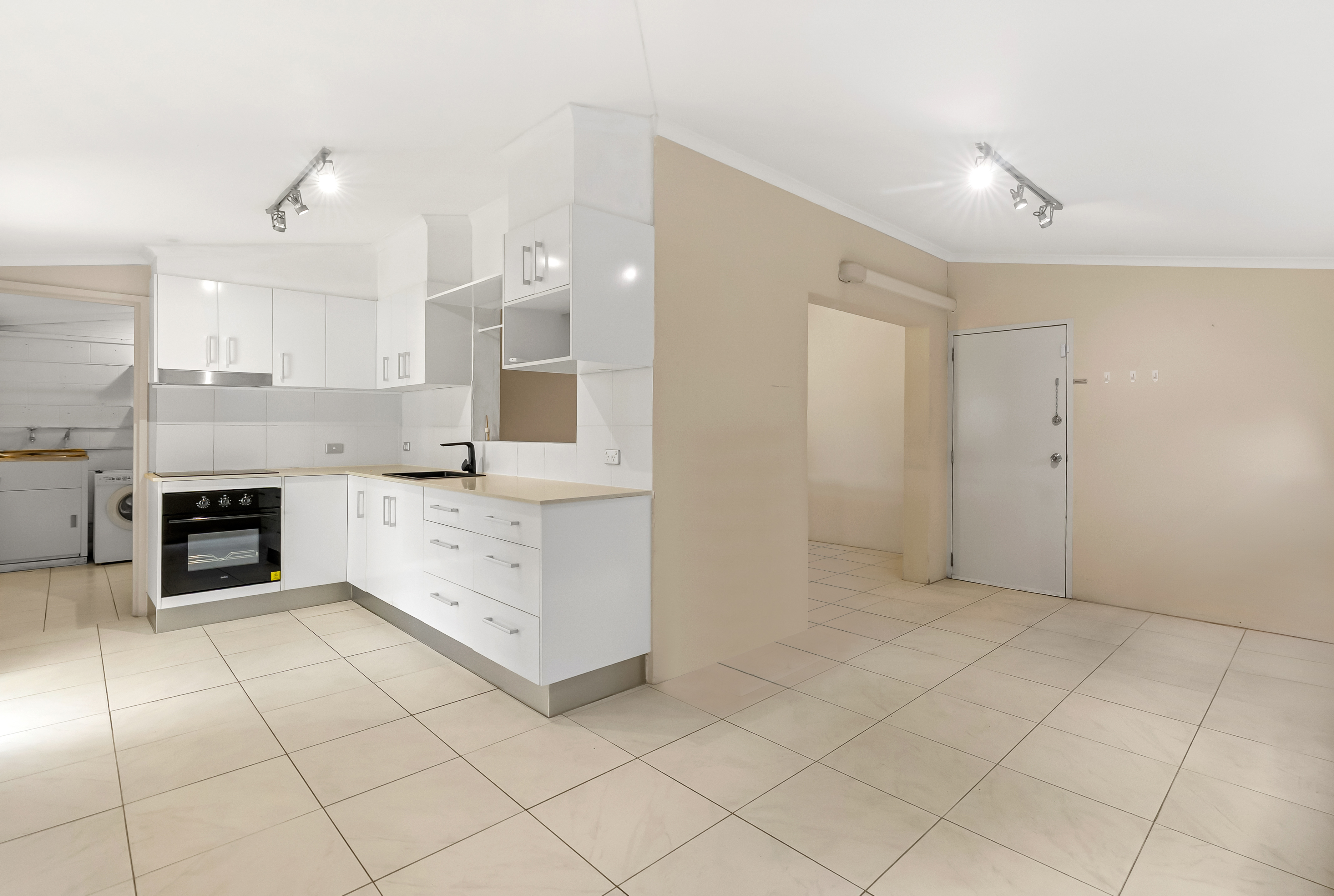 1/233 Buchan Street, Westcourt, QLD 4870 - Image 7