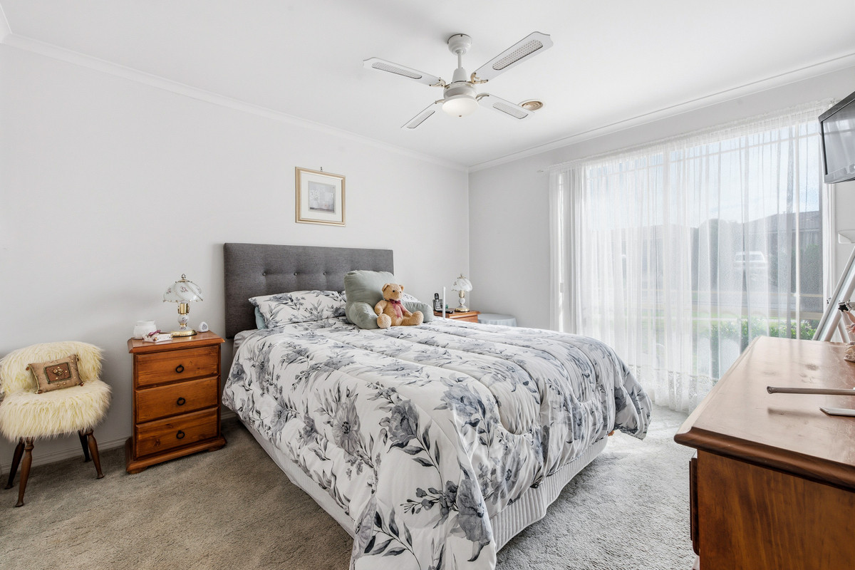3-bedroom house at 34 Brentwood Drive, Cranbourne North, VIC 3977, Casey, Victoria