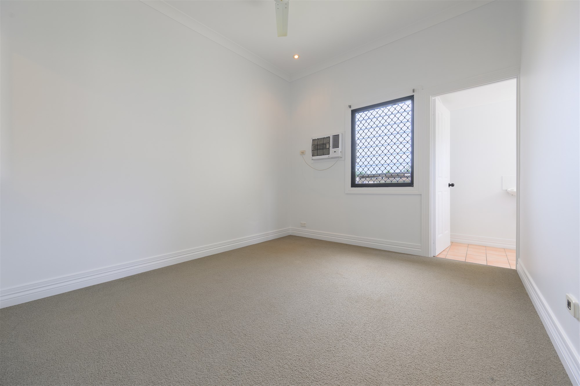 16 ROBERTS STREET, South Gladstone QLD 4680 - Image 7
