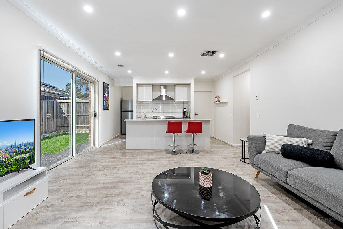8 RAWLS STREET, Cranbourne VIC 3977 - Image 6