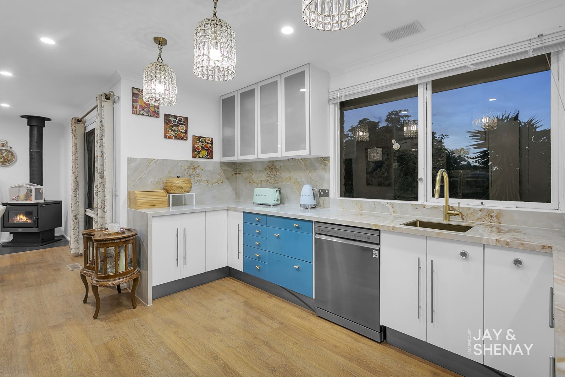 13 WILLIAM PERRY CLOSE, Endeavour Hills VIC 3802 - Image 5