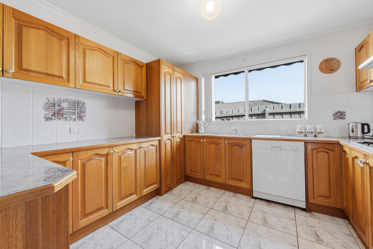 3-bedroom house at 34 Brentwood Drive, Cranbourne North, VIC 3977, Casey, Victoria