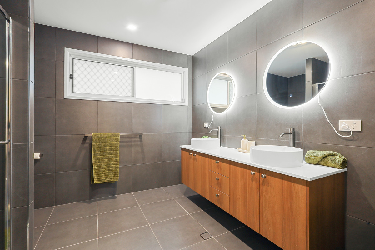 6-bedroom house at 7 Sherrard Street, Burpengary East, QLD 4505, Moreton Bay, Queensland