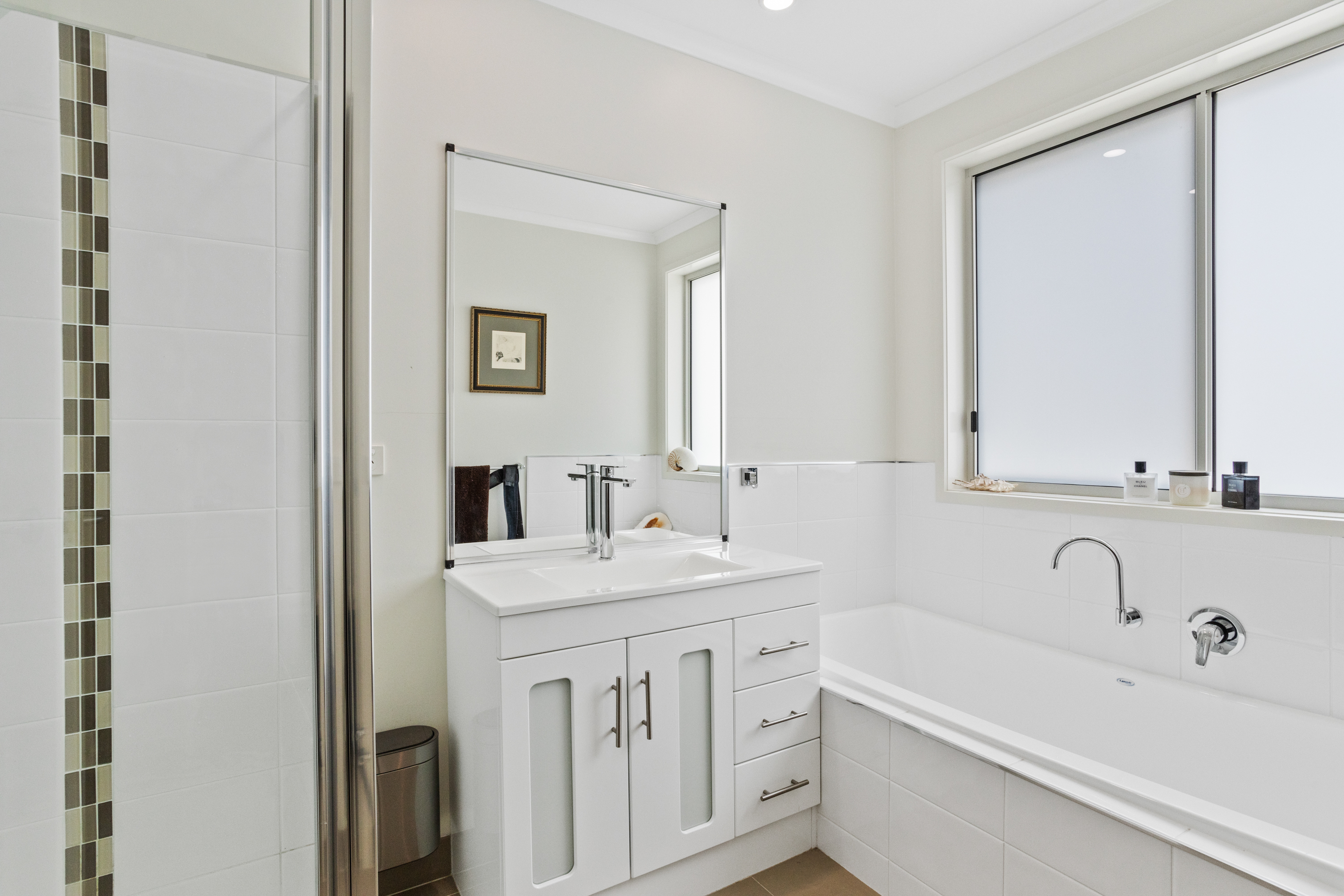 5-bedroom house at HONEYWOOD COTTAGE 72 PULLENS ROAD, WOODBRIDGE TAS 7162, Kingborough, Tasmania