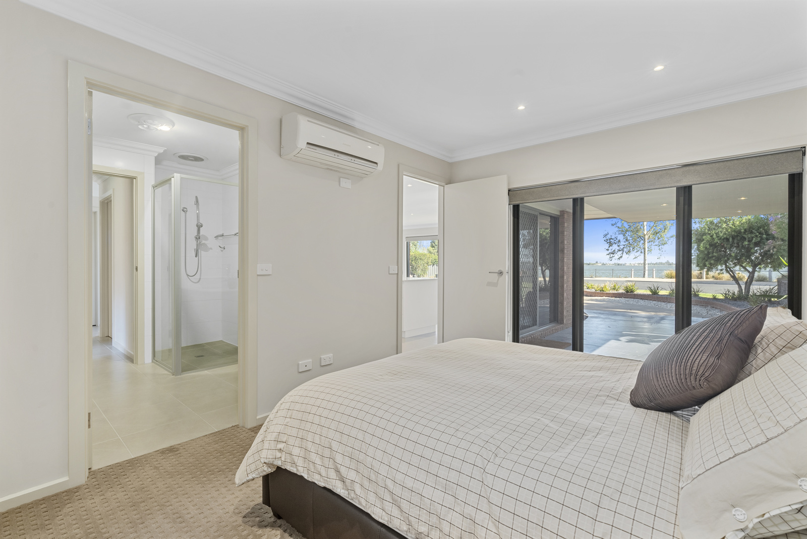 3-bedroom unit at 2 35 BANK STREET, YARRAWONGA VIC 3730, Moira, Victoria