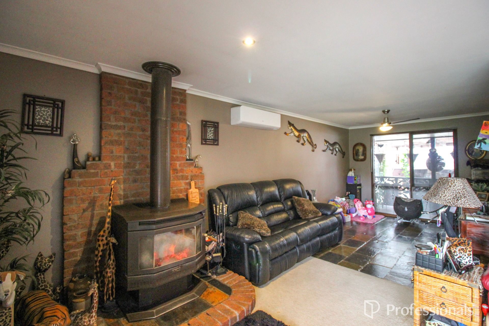4-bedroom house at HILDALE OAKS 28 NAPIER ROAD, WON WRON VIC 3971, Wellington, Victoria