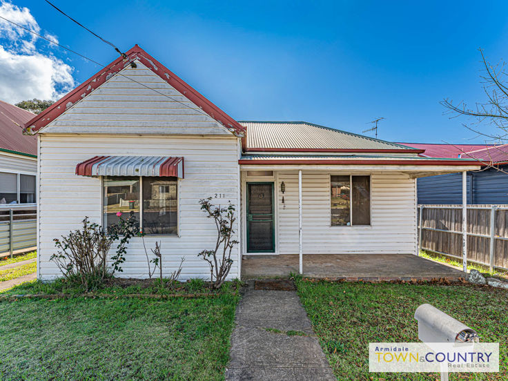 211 BROWN STREET, Armidale NSW 2350 - Image 1