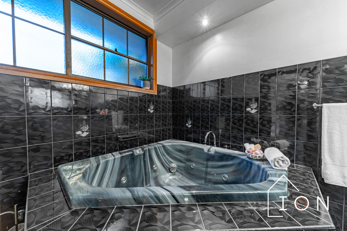 3-bedroom house at 1 MURNDAL COURT, Berwick VIC 3806, Casey, Victoria