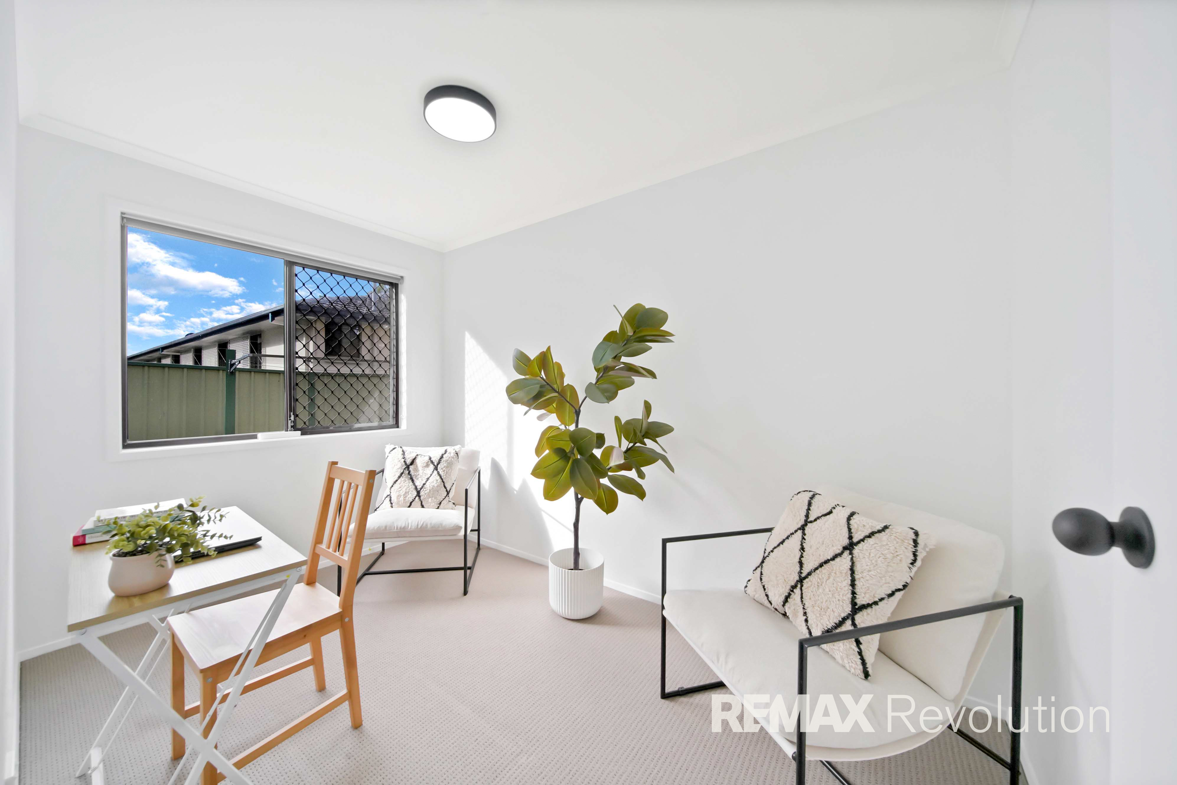 8/28 Defiance Road, Logan Central, QLD 4114 - Image 9