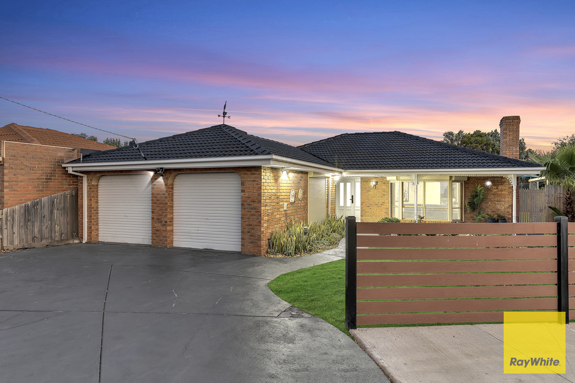 18 TOWNVILLE CRESCENT, Hoppers Crossing VIC 3029 - Image 2