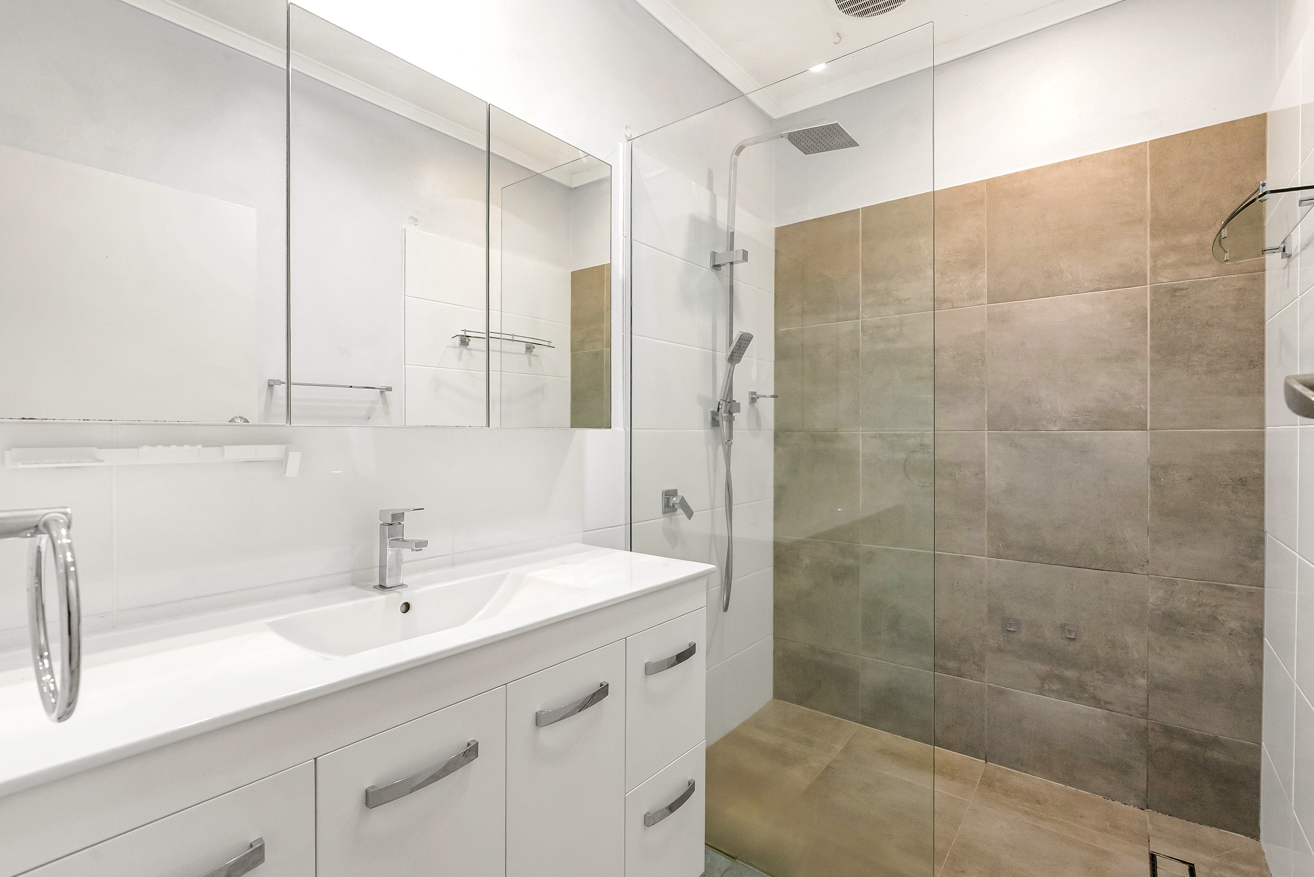 1/233 Buchan Street, Westcourt, QLD 4870 - Image 4