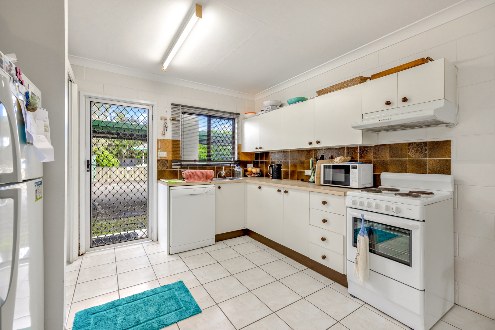 6/9 Vivian Close, Westcourt, QLD 4870 - Image 4