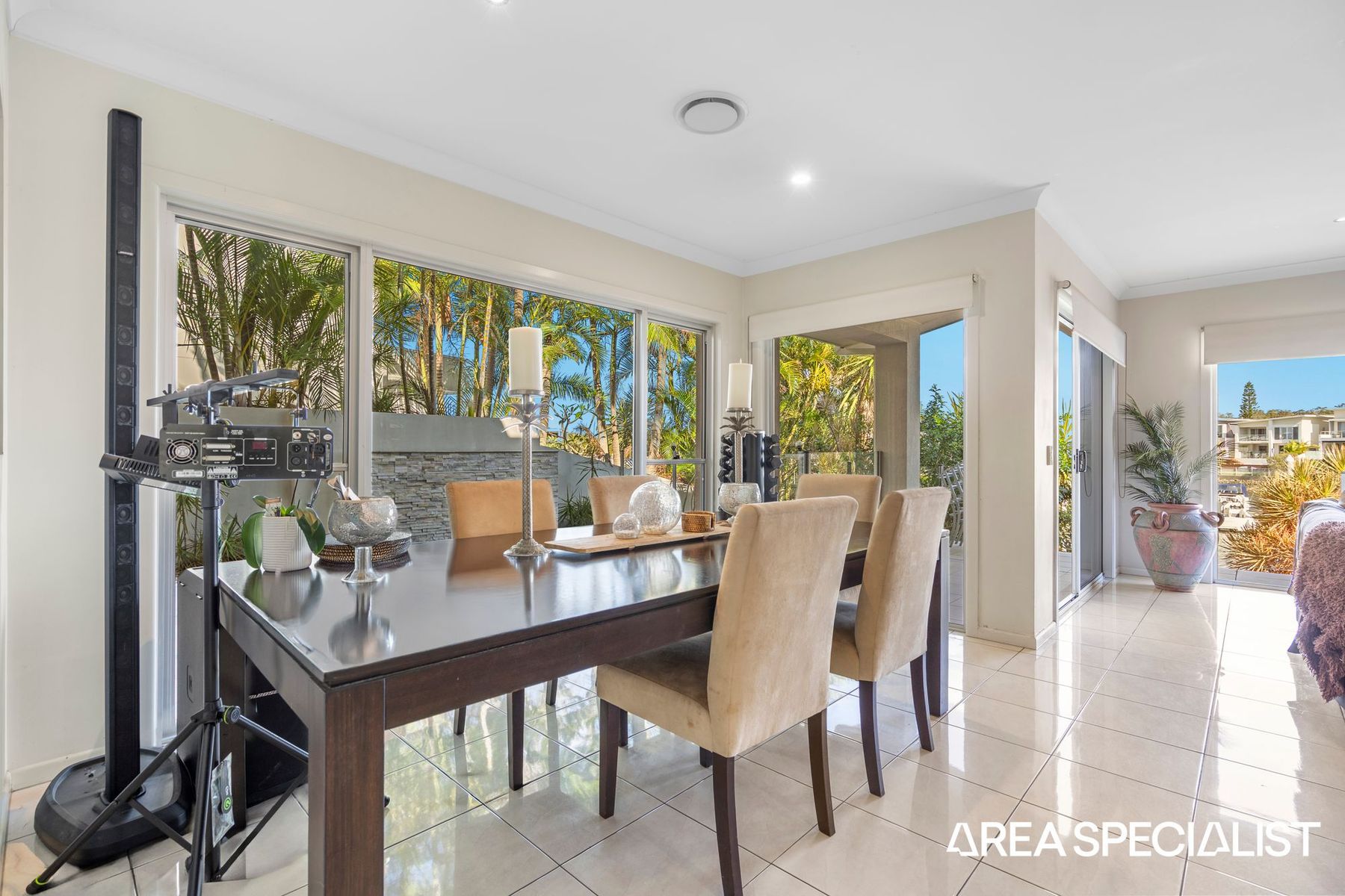 19 Coomera Court, Helensvale, QLD 4212 - Image 7
