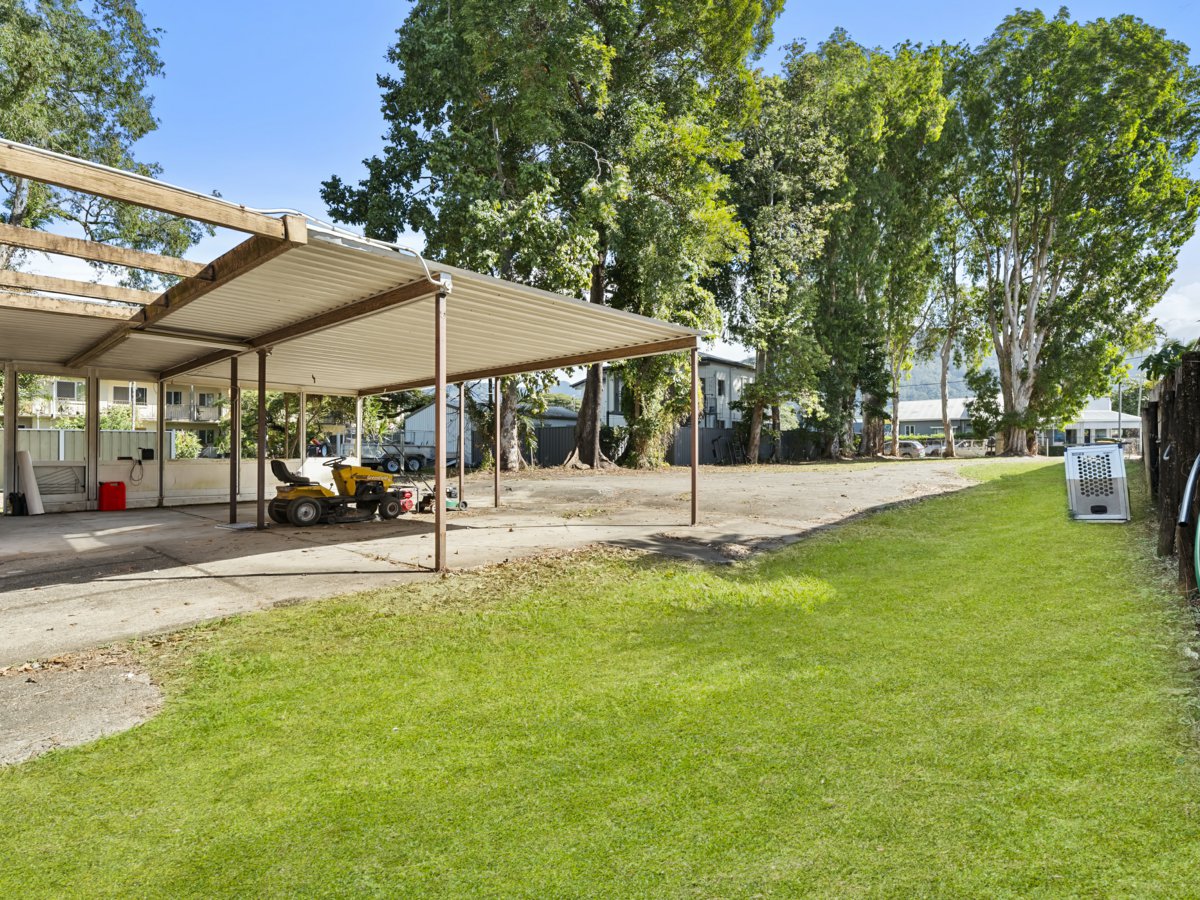 7-bedroom house at 10 Mayers Street, Manunda, QLD 4870, Cairns, Queensland
