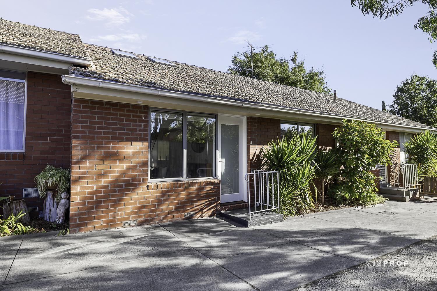 5/14 Athelstane Grove, Ivanhoe, Vic, 3079 - Image 2