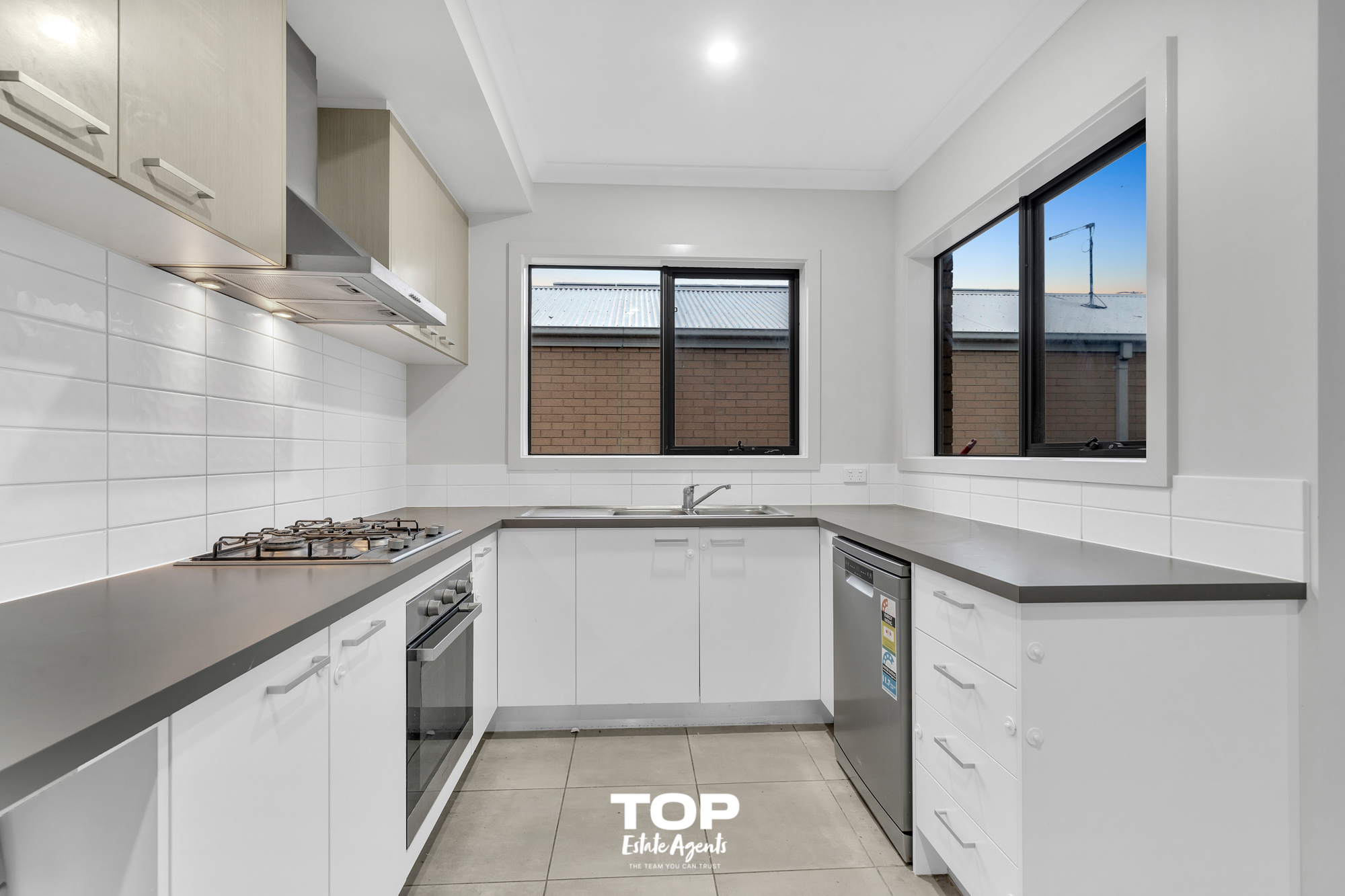 181 Wheelers Park Drive, Cranbourne North, Vic, 3977 - Image 7