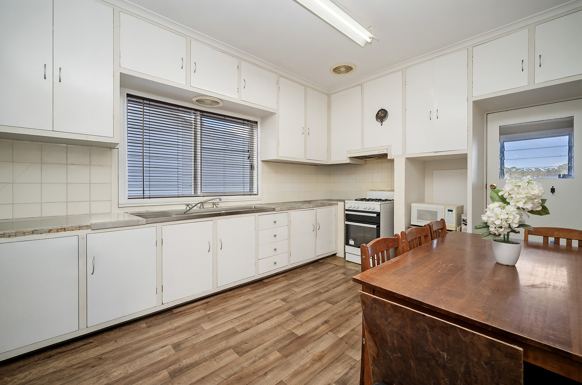 6 CHARLES STREET, Hamilton VIC 3300 - Image 3