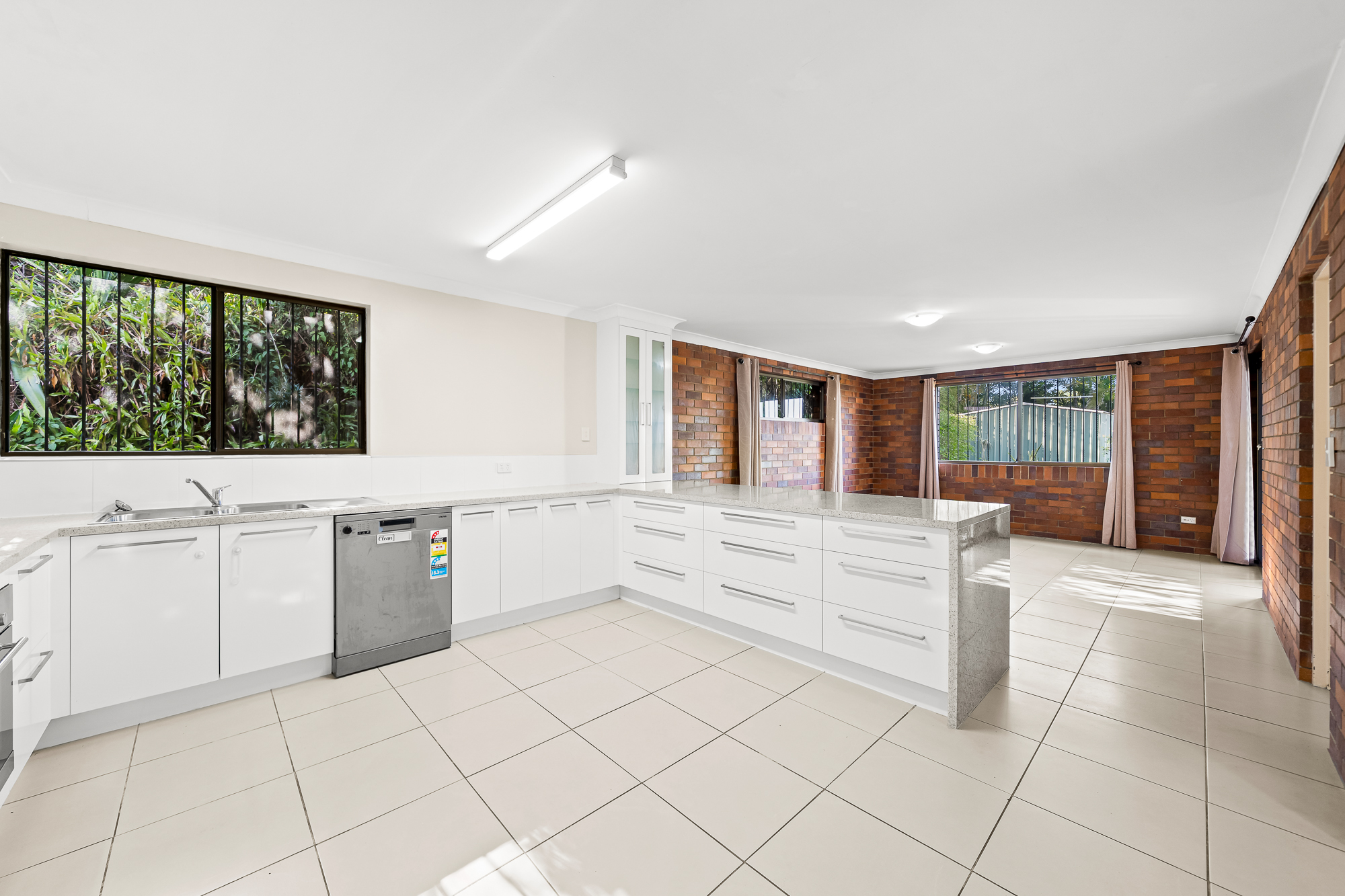 85 DENNIS ROAD, Springwood QLD 4127 - Image 3