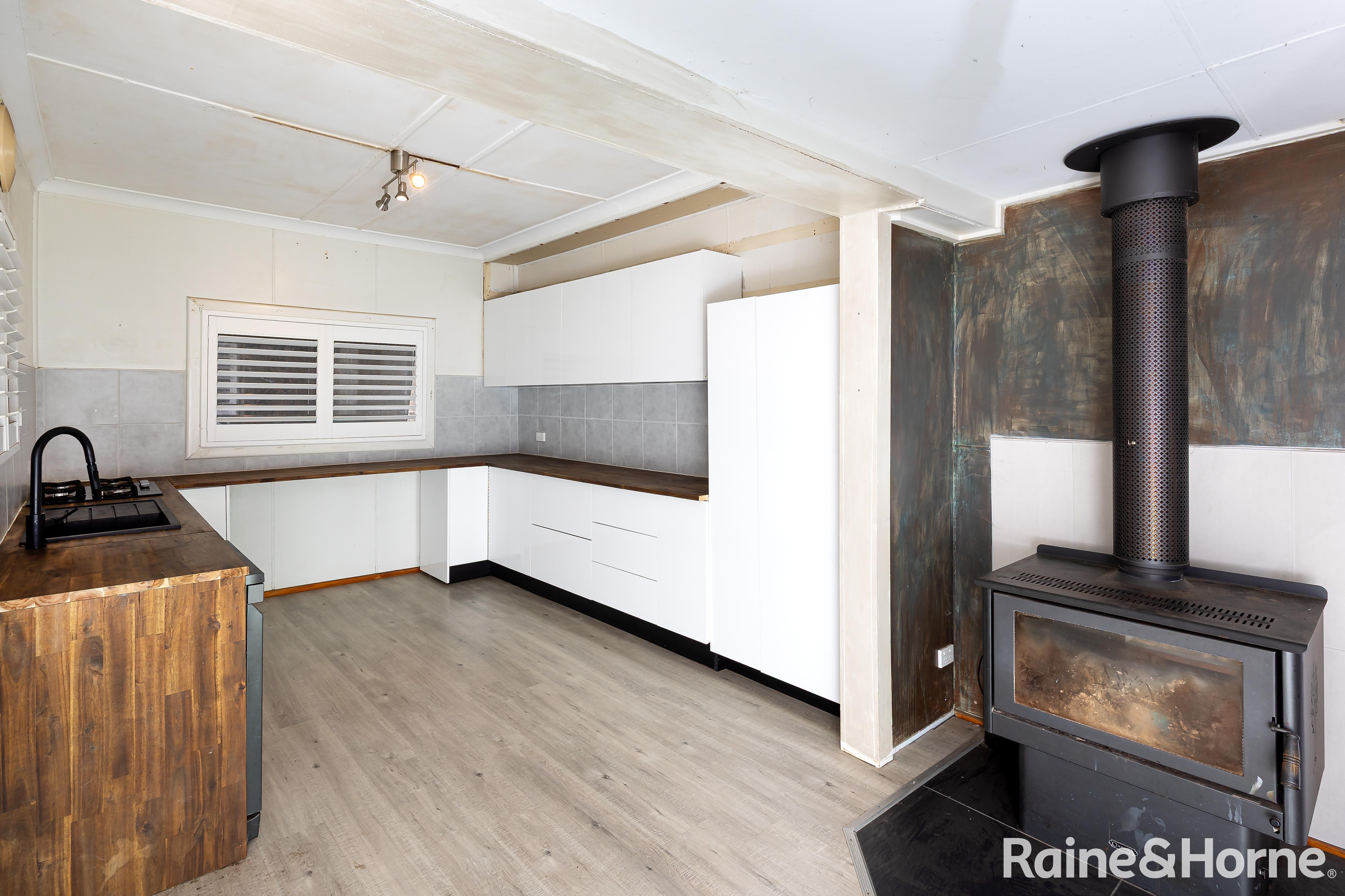 71 Junction Street, Junee, NSW 2663 - Image 4
