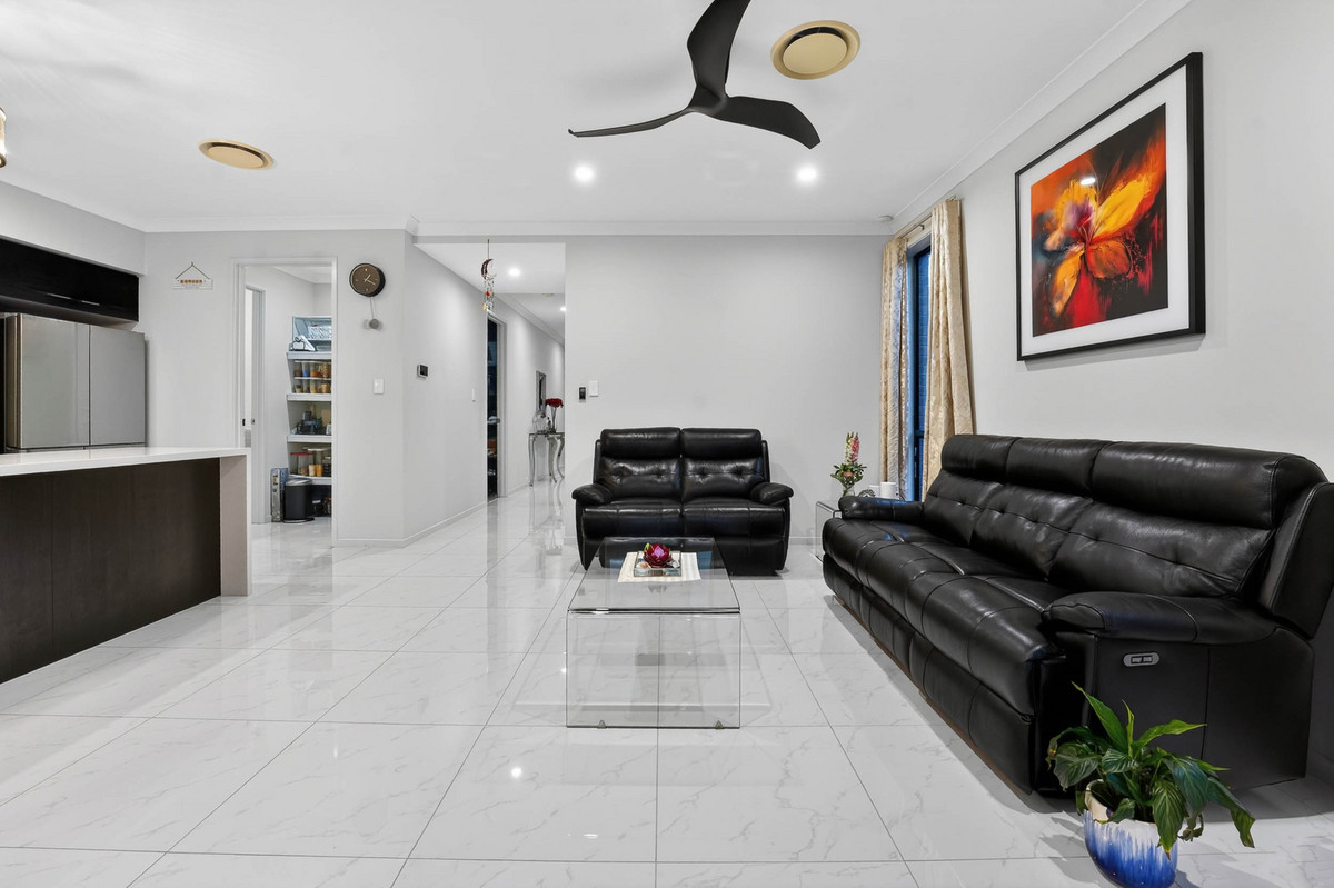20 BEDFORD CRESCENT, Spring Mountain QLD 4300 - Image 9