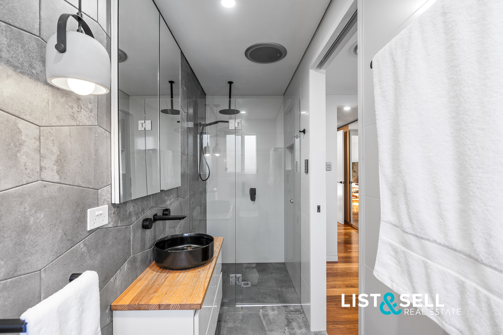 5-bedroom house at 14 MISIMA PLACE, Glenfield NSW 2167, Campbelltown (Nsw), New South Wales