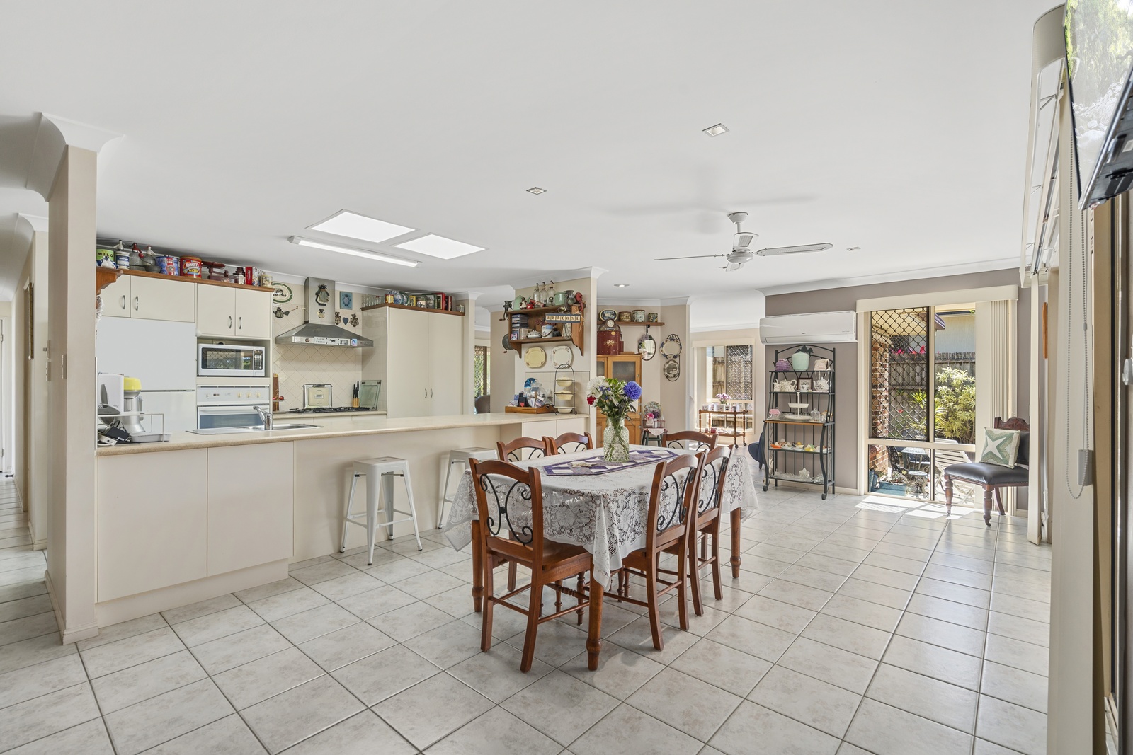 5 OAK HILL CRESCENT, Parkwood QLD 4214 - Image 10