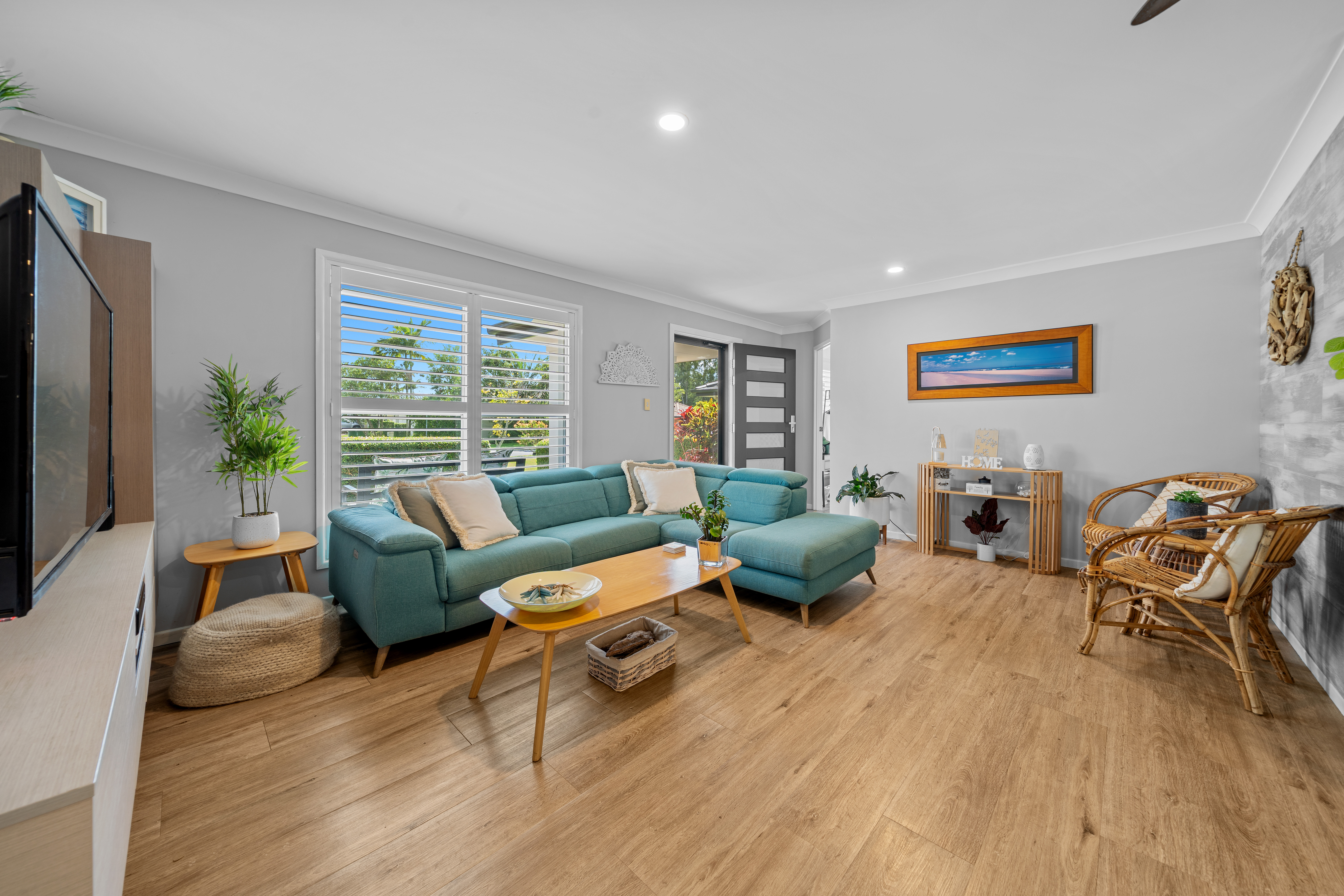 27 SEVILLE CIRCUIT, Burleigh Waters QLD 4220 - Image 9