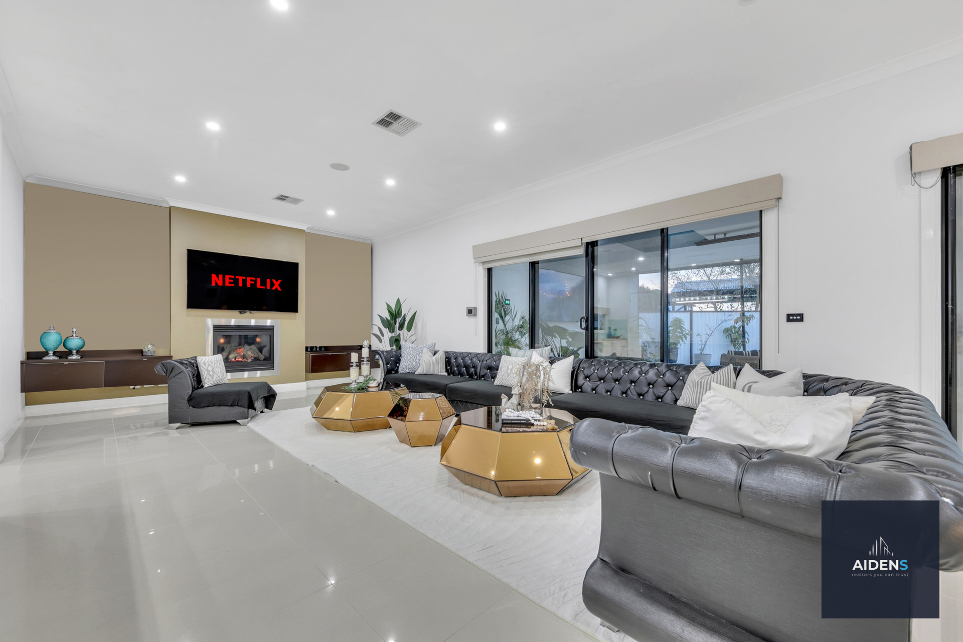 8 HANSON COURT, Taylors Lakes VIC 3038 - Image 10