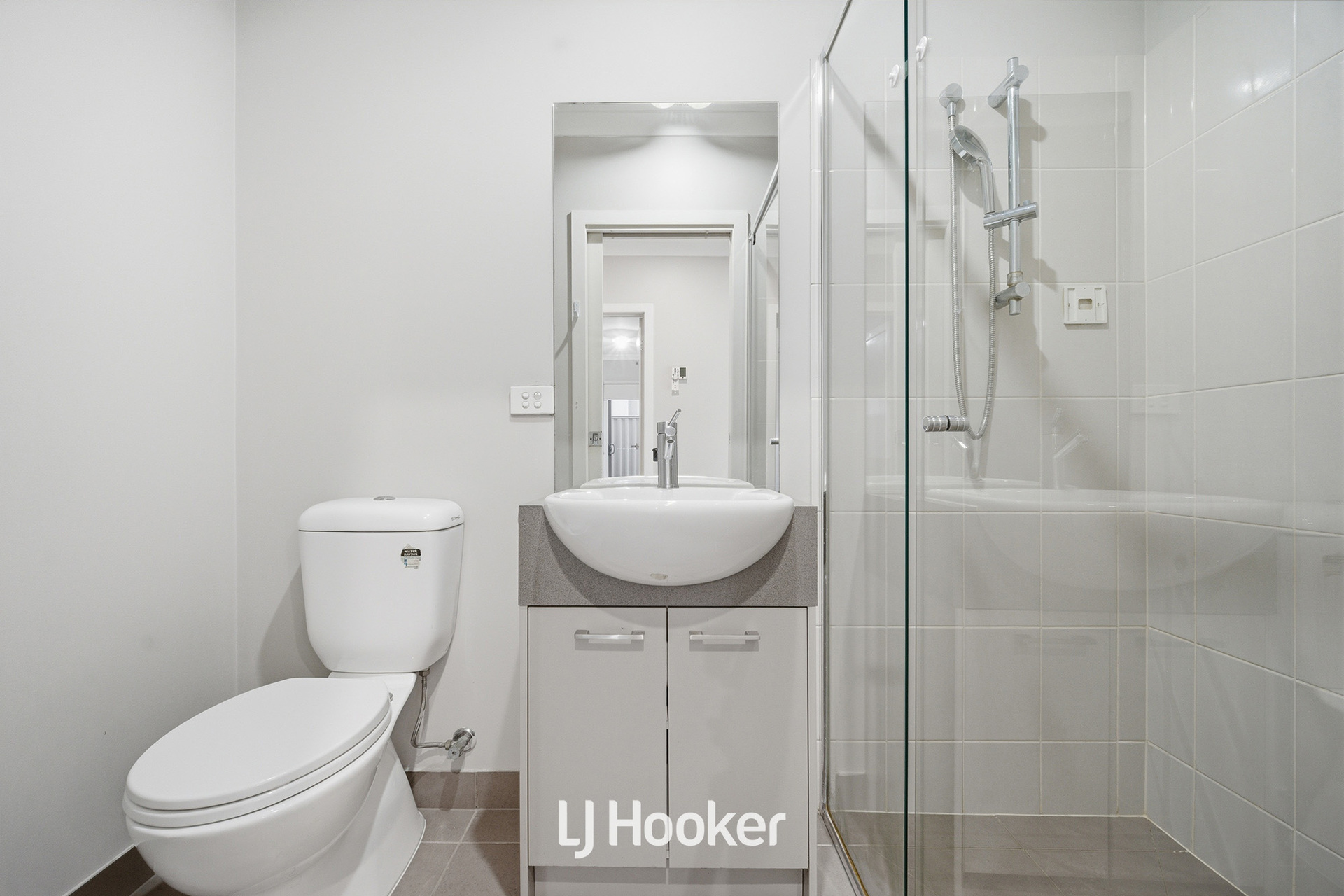 19 MCEWAN DRIVE, Cranbourne East VIC 3977 - Image 9