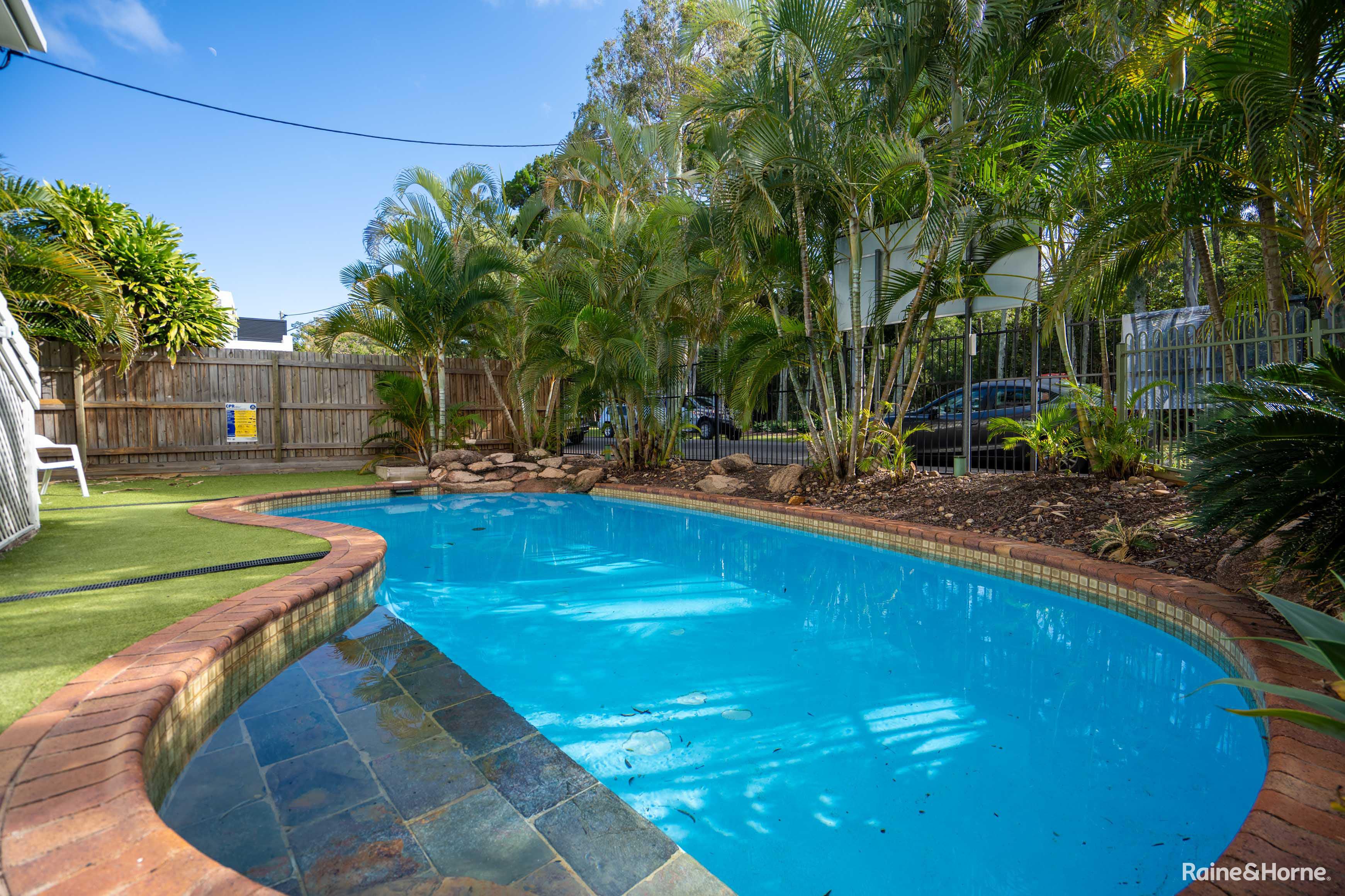 12-bedroom house at 405 Esplanade, Torquay, QLD 4655, Fraser Coast, Queensland