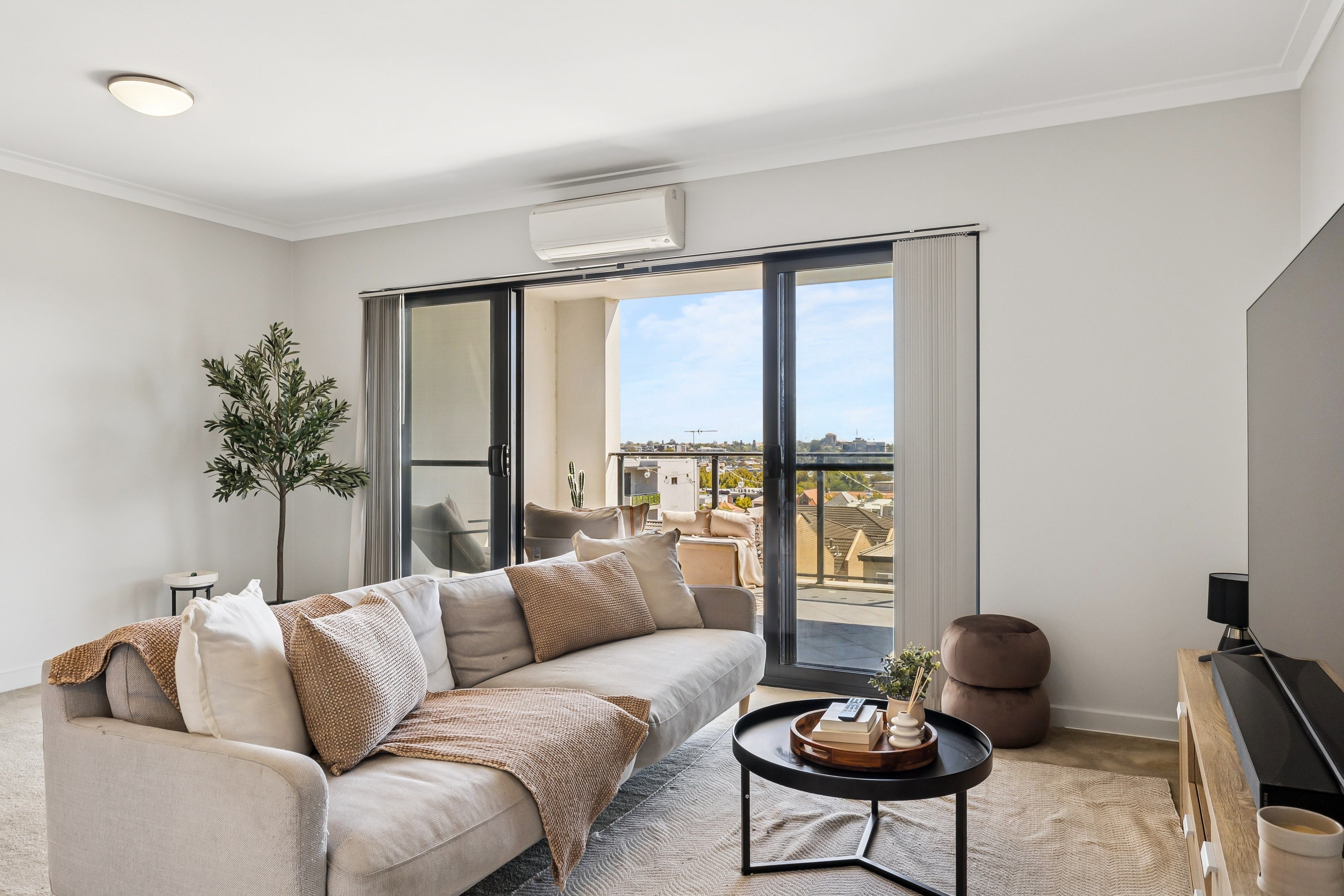 40 33 BRONTE STREET, EAST PERTH WA 6004 - Image 1