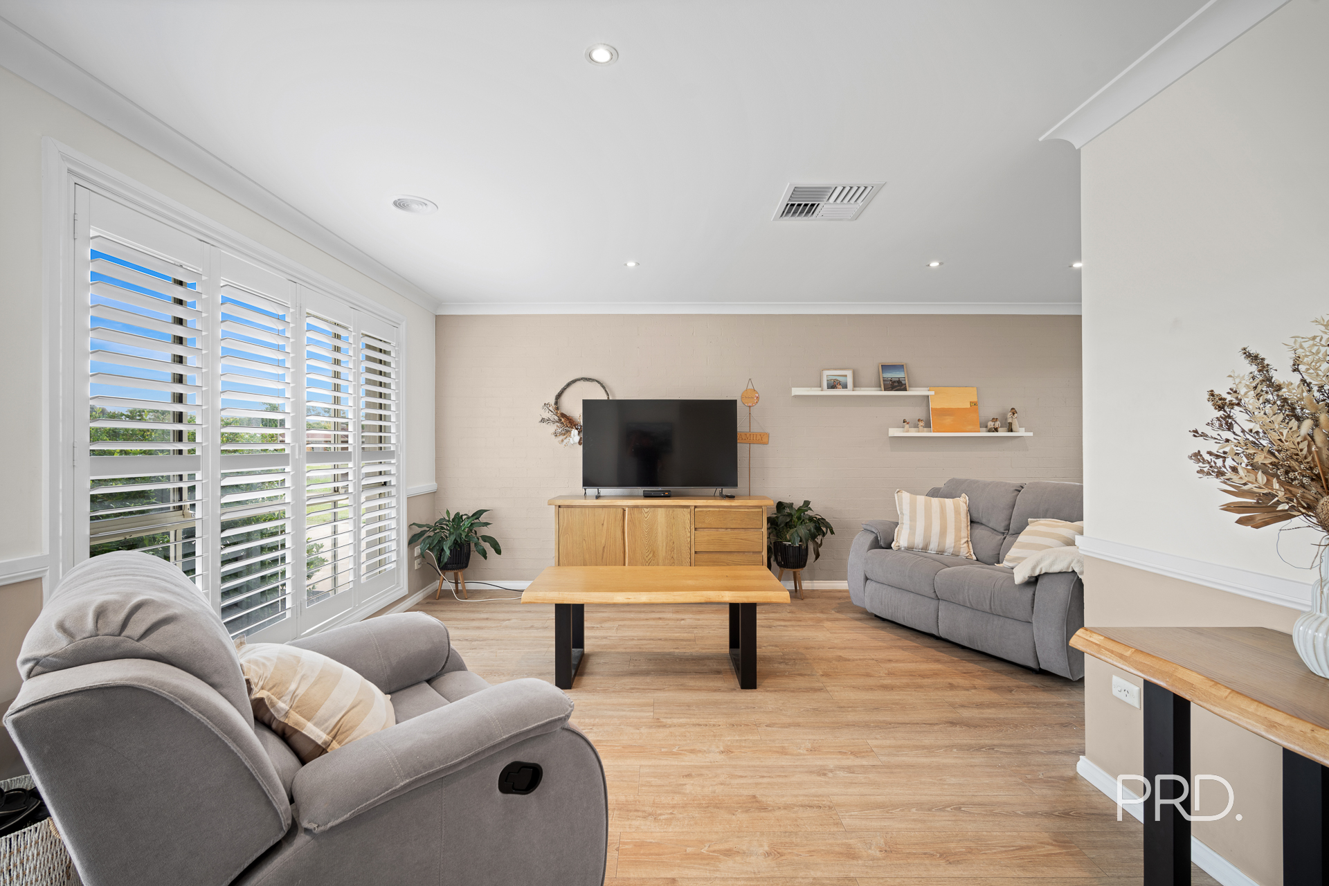 22 Karoom Drive, Glenfield Park, NSW 2650 - Image 2