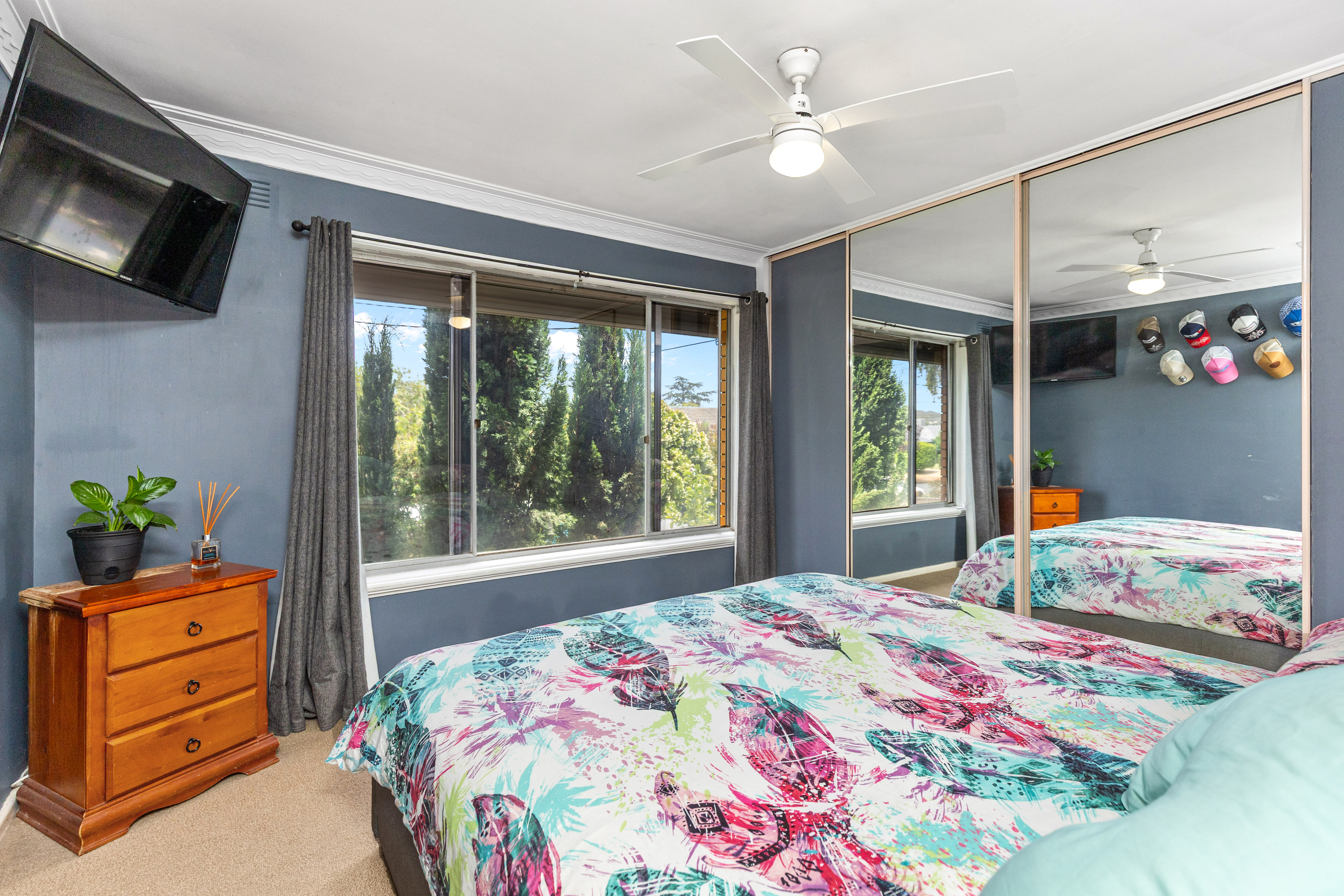 19 NIXON CRESCENT, Tolland NSW 2650 - Image 8