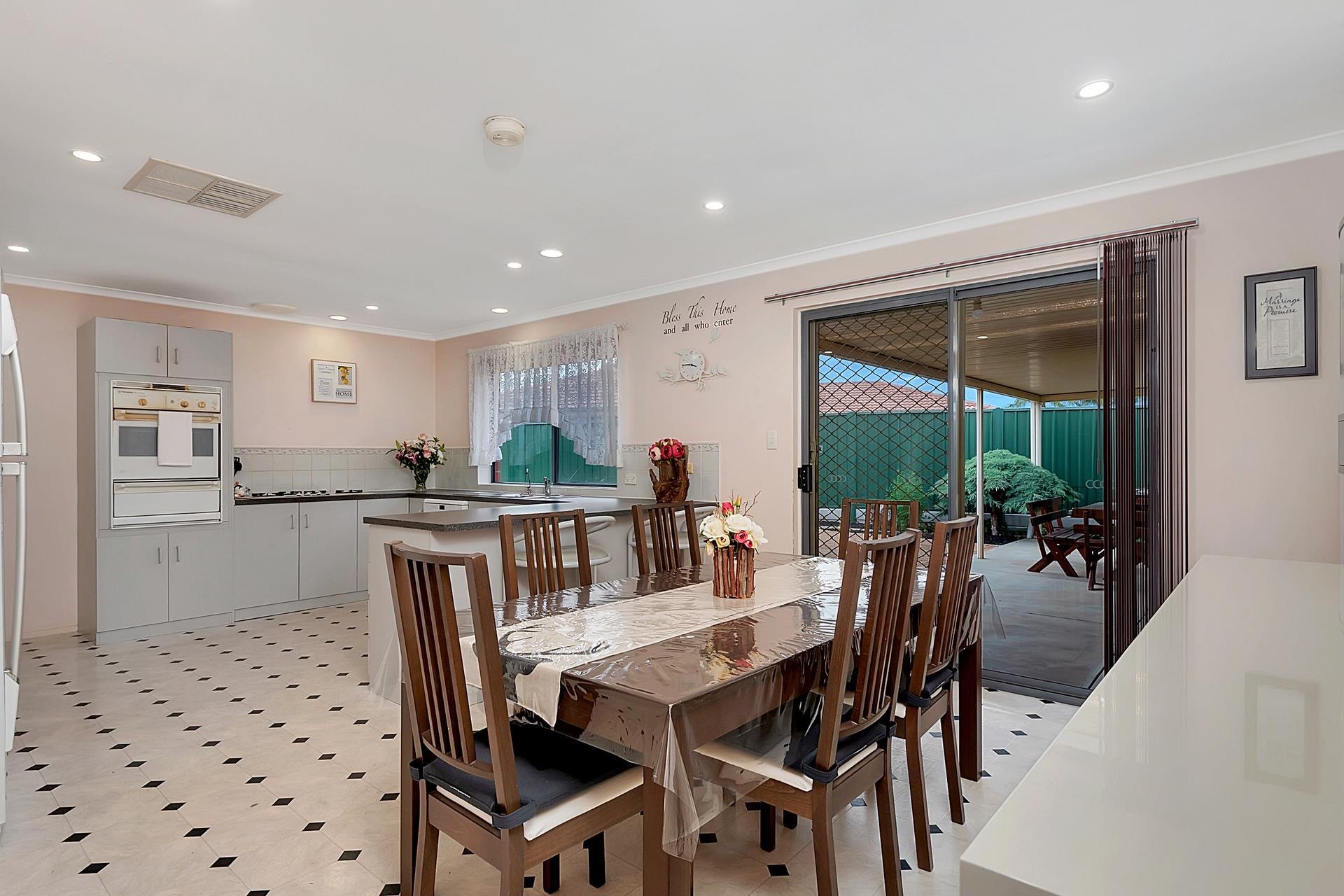 6 Cale Court, Craigmore, SA 5114 - Image 3