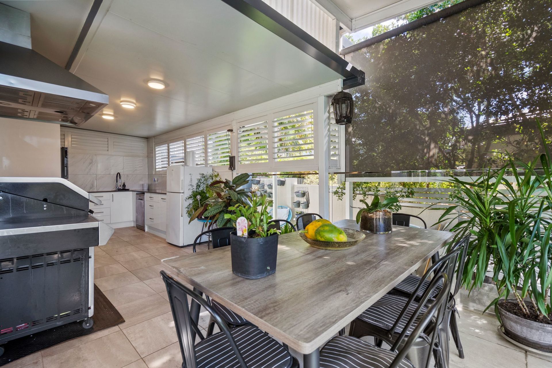 8 CARCOOLA STREET, Benowa QLD 4217 - Image 7