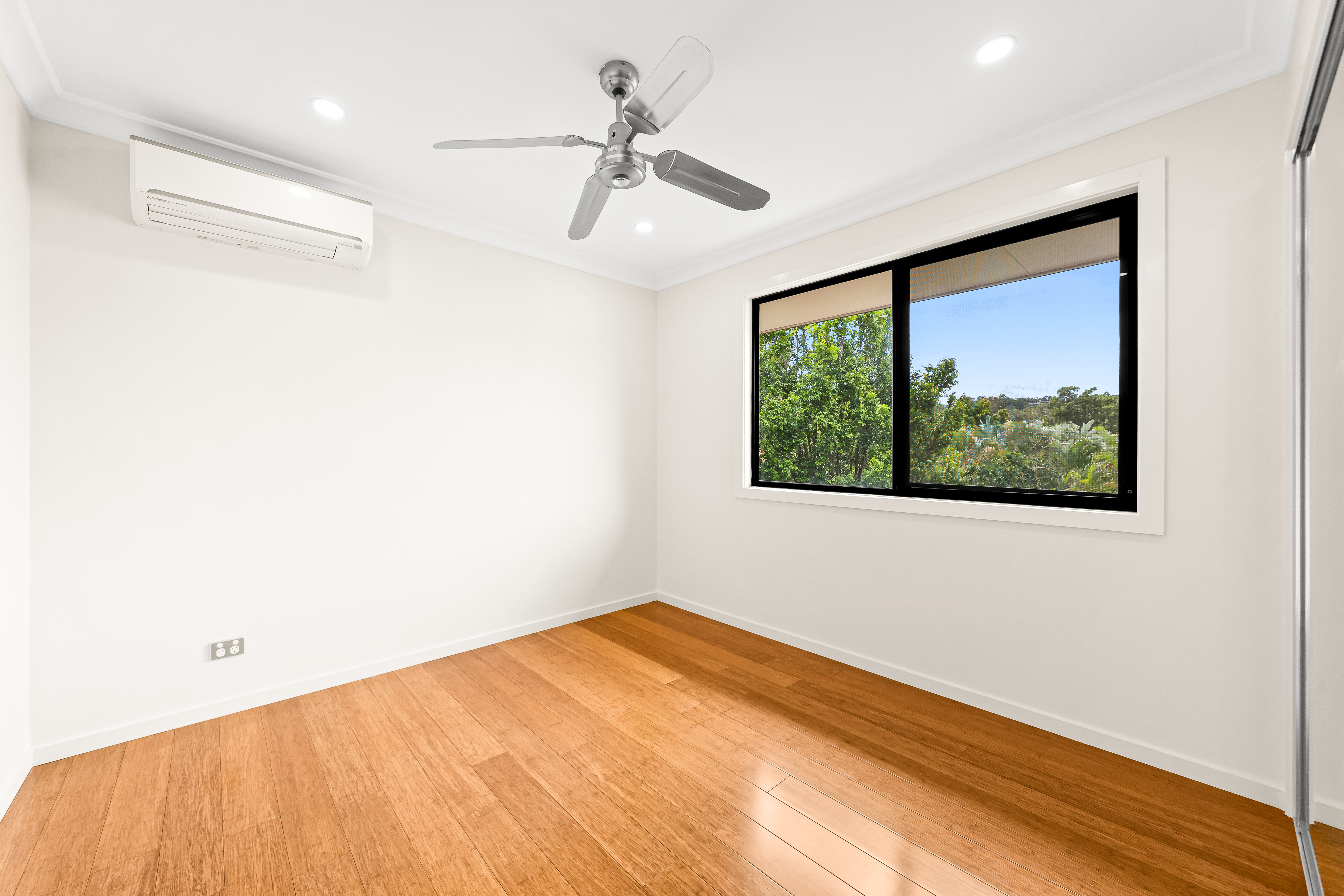 5-bedroom house at 129 Didbrook Street, Robertson, QLD 4109, Brisbane, Queensland