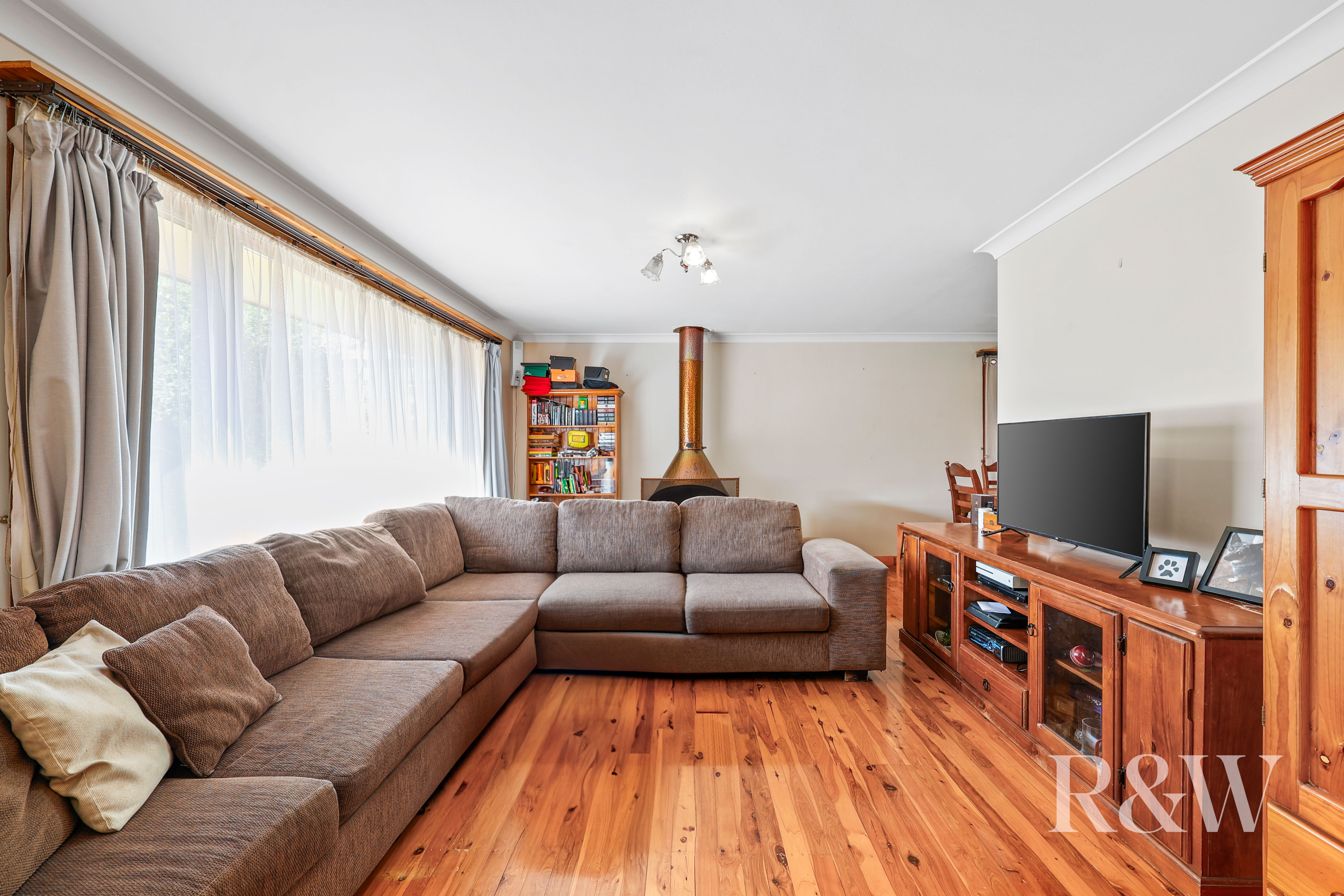 48 ATHEL TREE CRESCENT, Bradbury NSW 2560 - Image 4