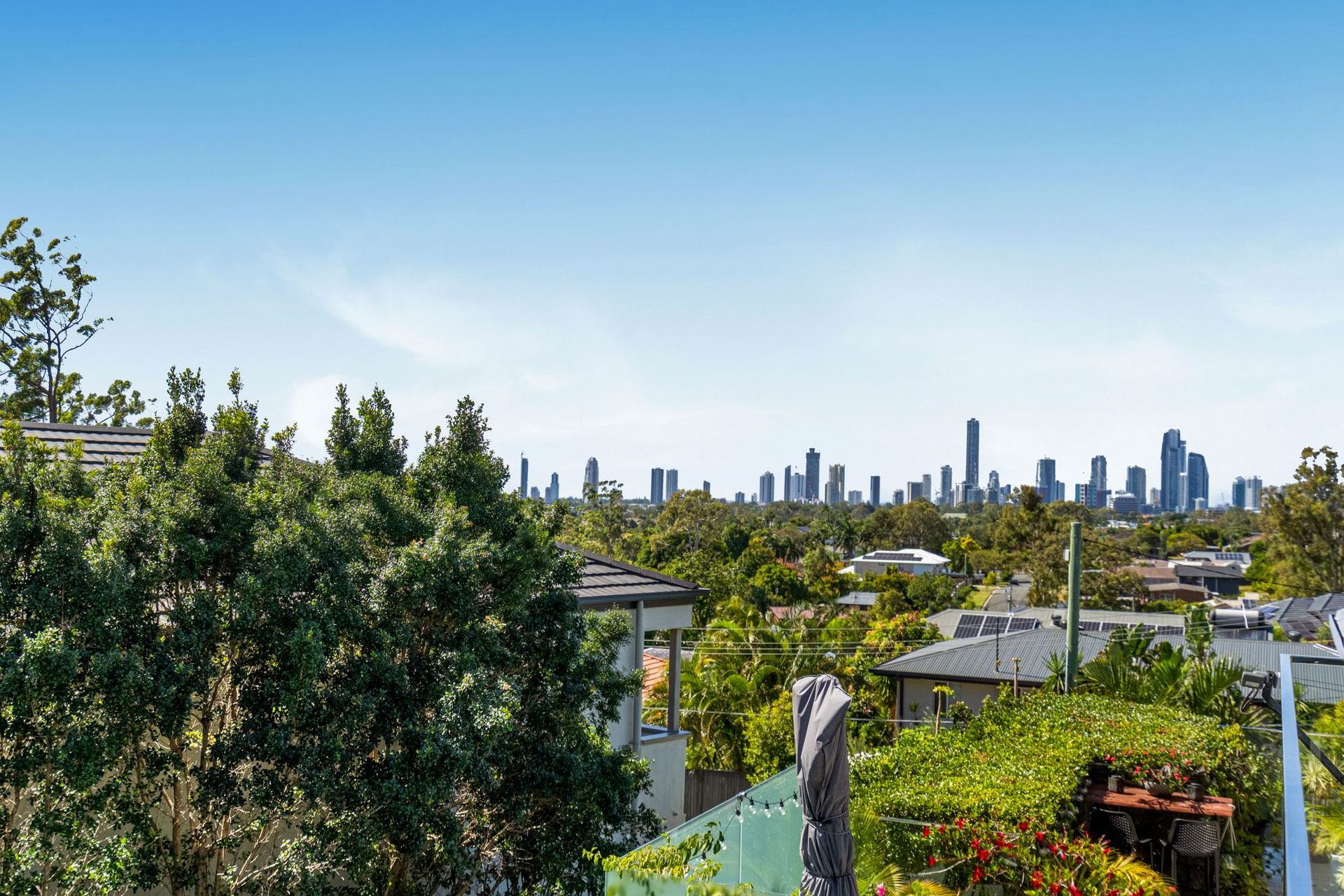 8 CARCOOLA STREET, Benowa QLD 4217 - Image 9