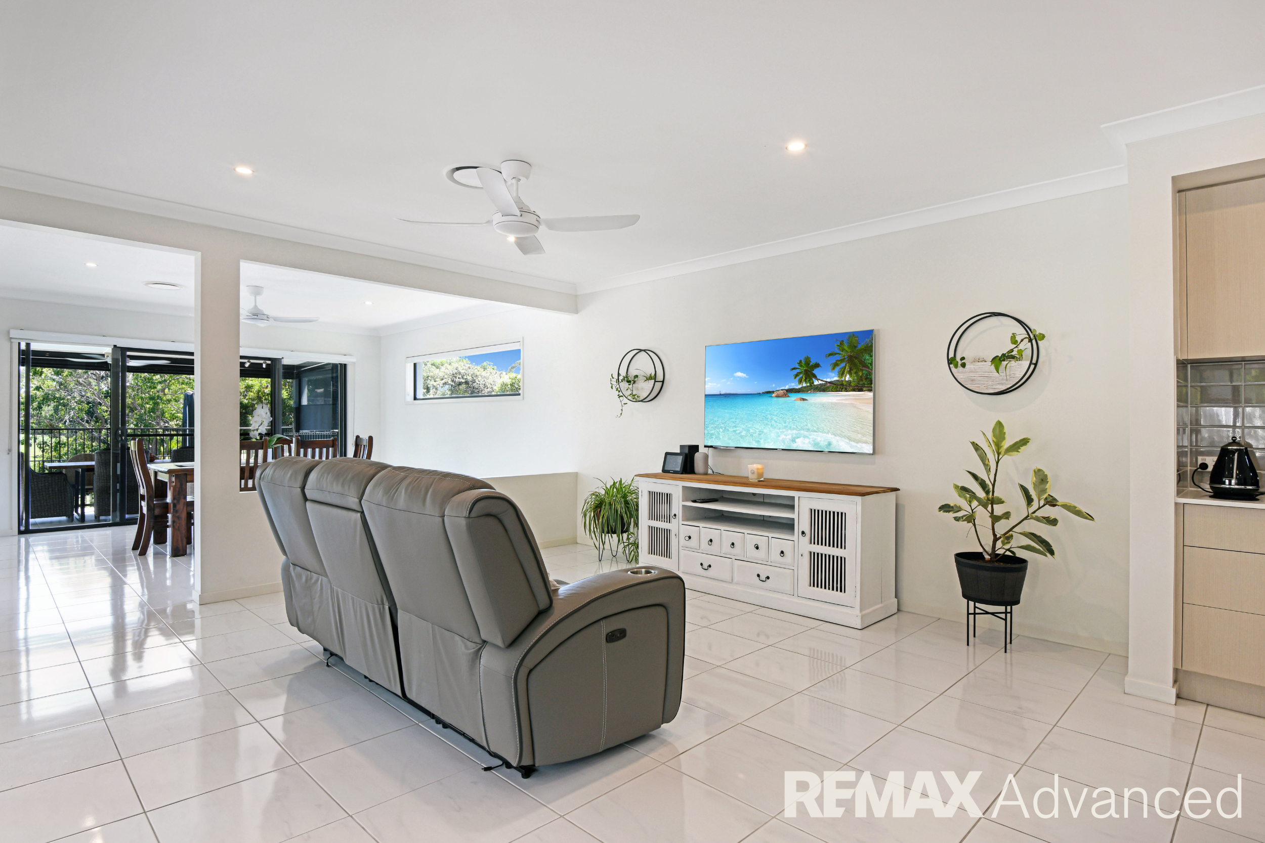 10 FOXTAIL CRESCENT, Banksia Beach QLD 4507 - Image 10