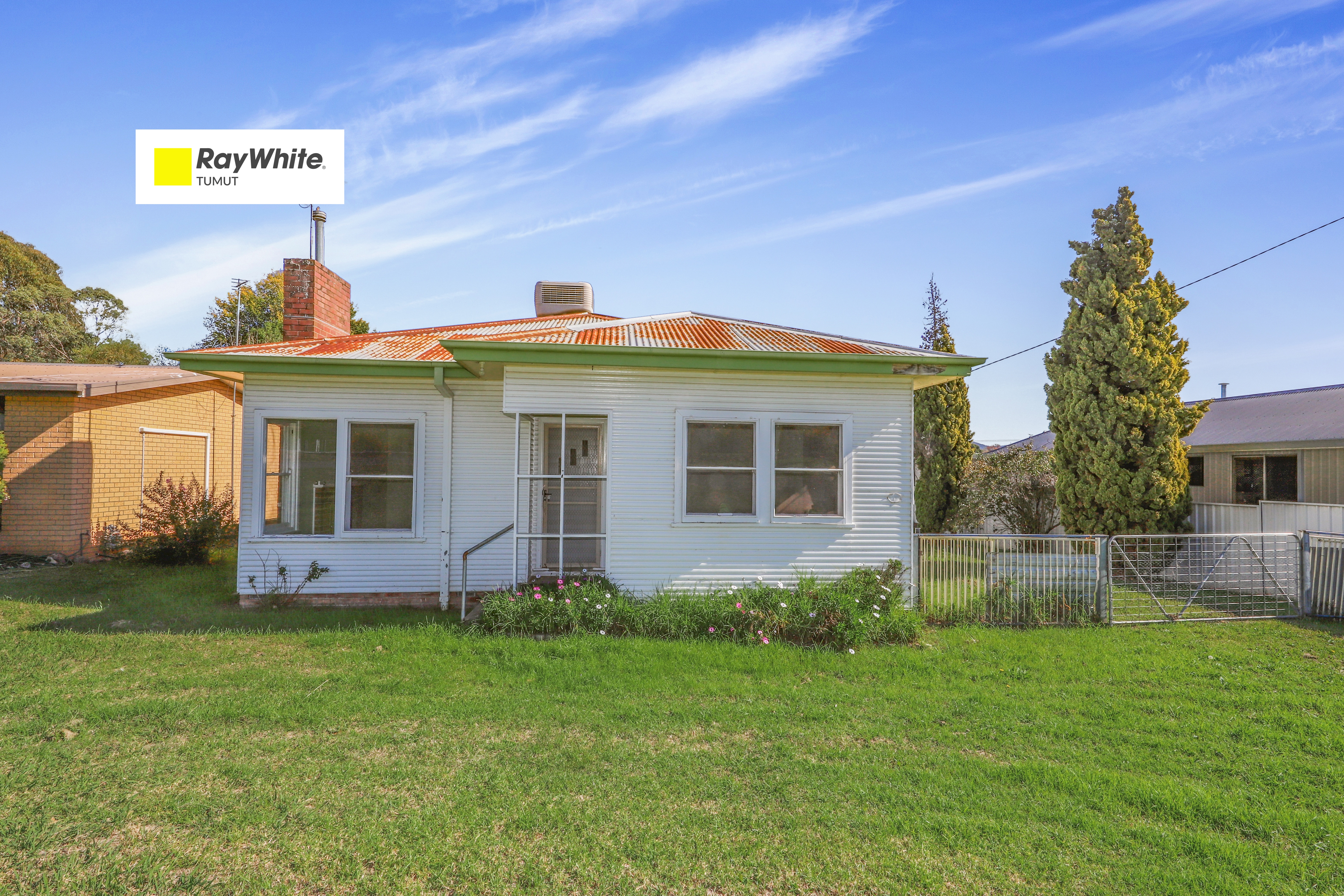 7 BLOWERING ROAD, Tumut NSW 2720 - Image 1