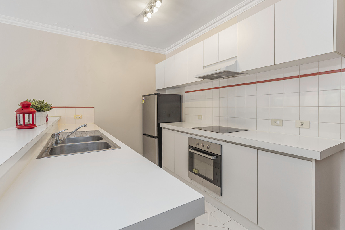 4/102 Goderich Street, East Perth, WA 6004 - Image 3