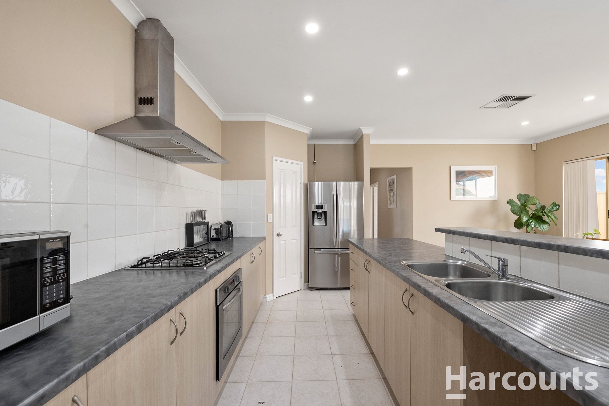 27 Finsbury Drive, Thornlie, WA 6108 - Image 9