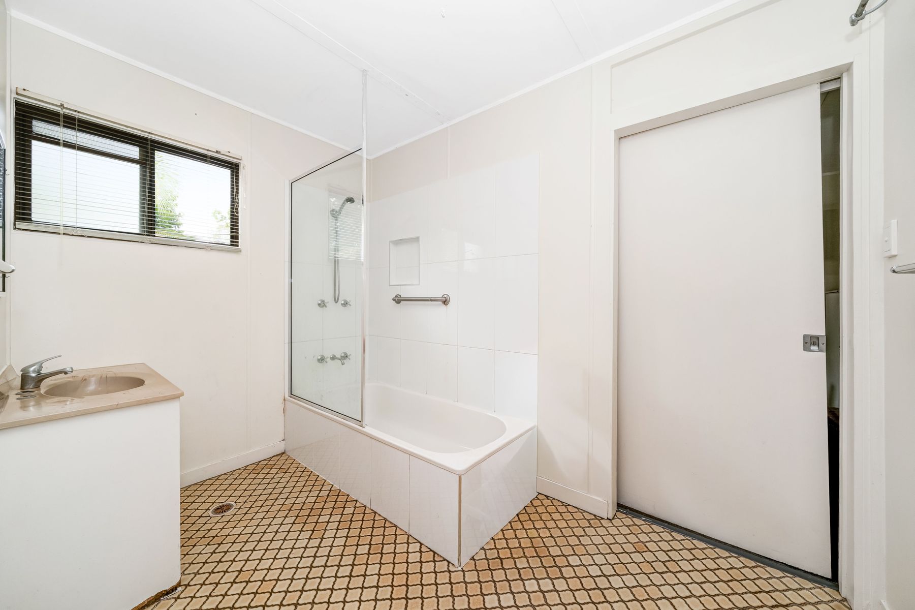 7 Thorburn Court, Kelso, QLD 4815 - Image 8