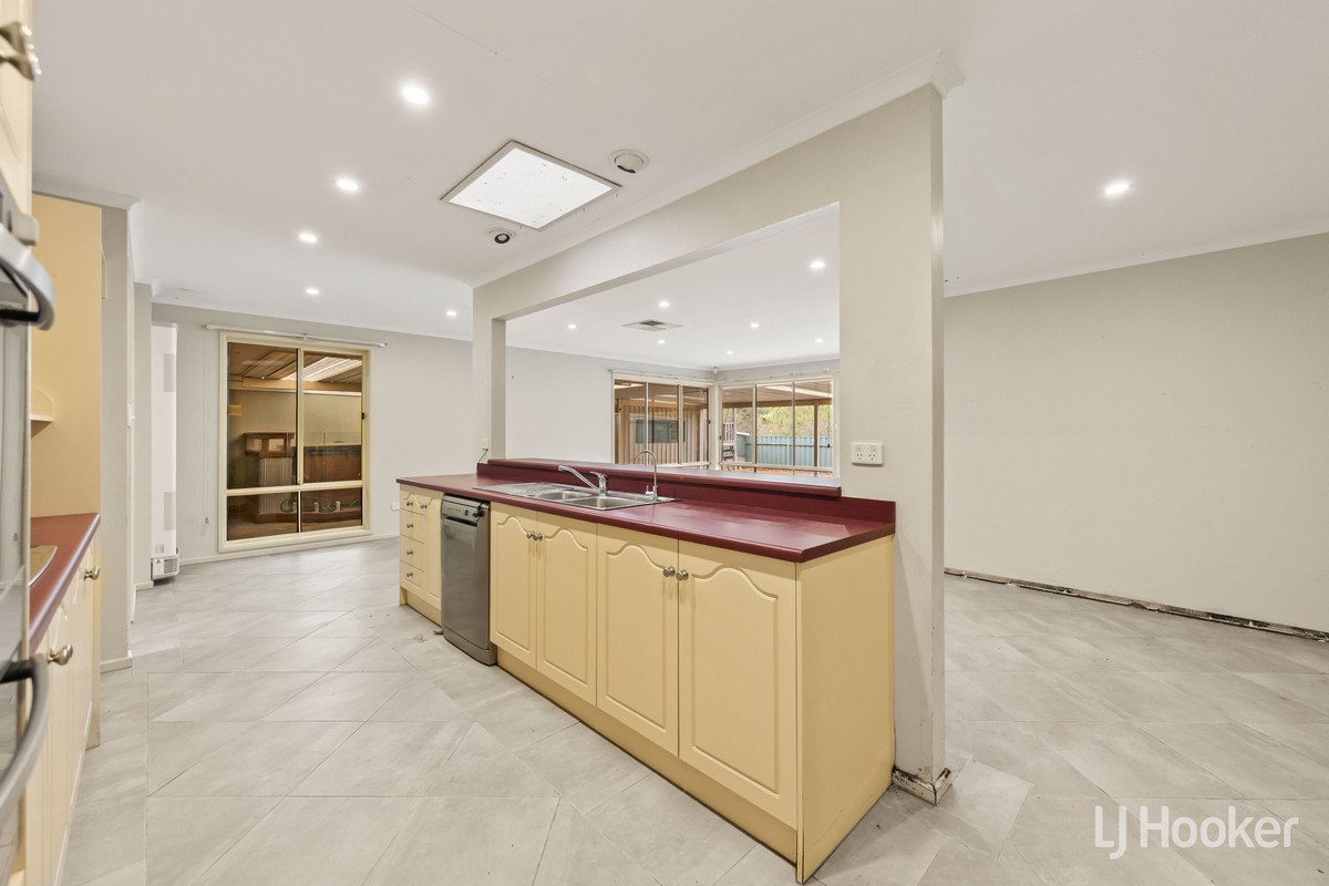 2 PINEHURST COURT, Craigmore SA 5114 - Image 7