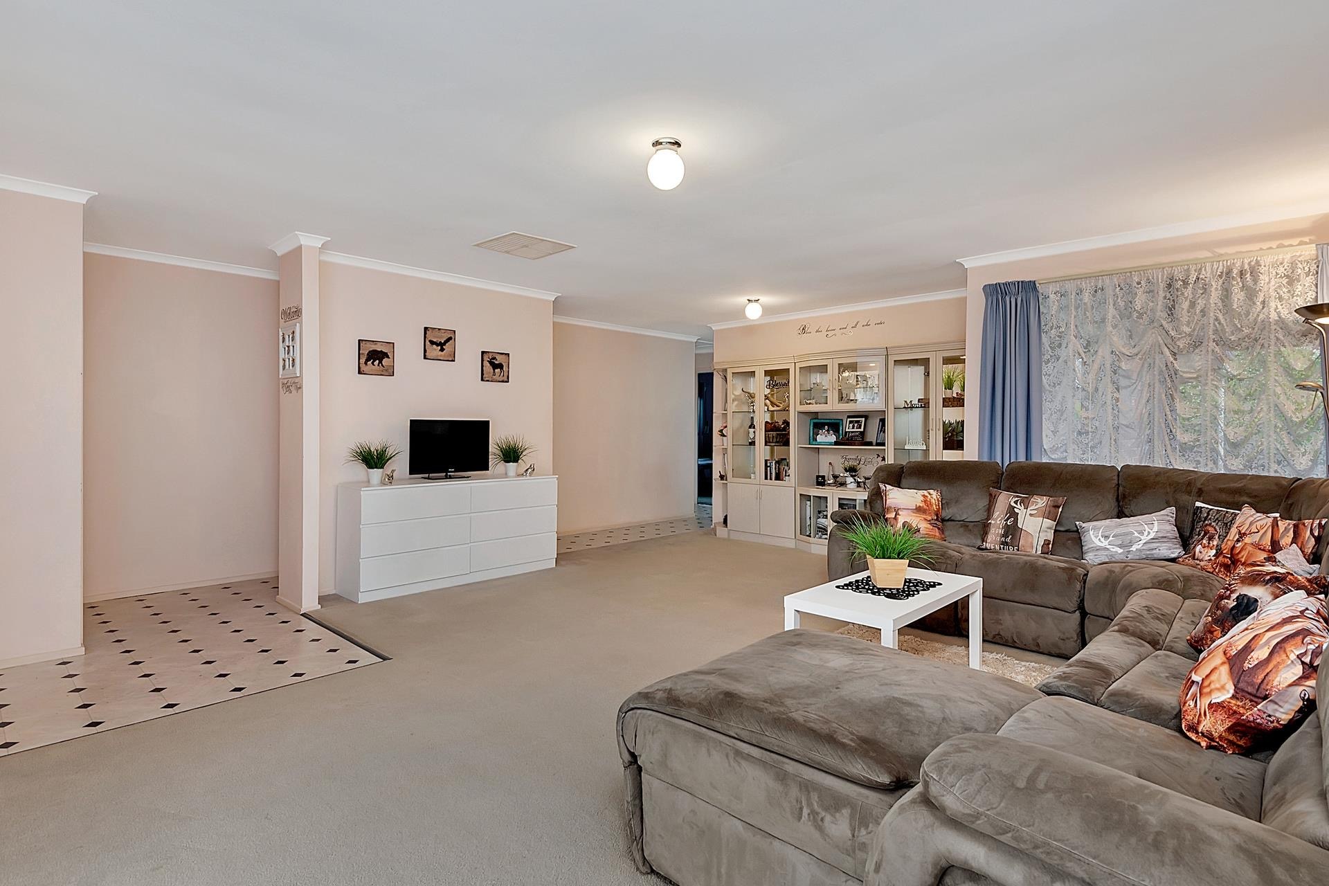 6 Cale Court, Craigmore, SA 5114 - Image 7
