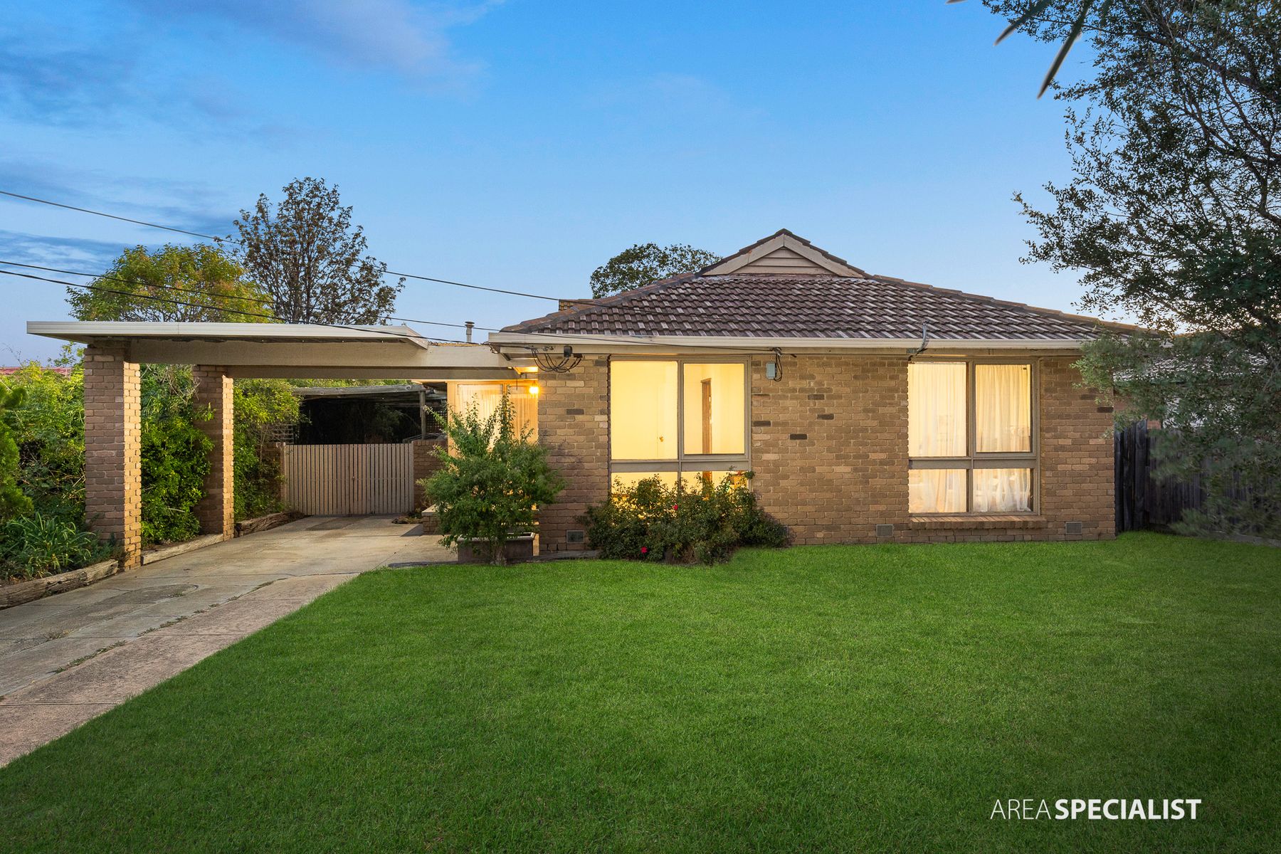 8 HAFEY CRESCENT, Hoppers Crossing VIC 3029 - Image 3