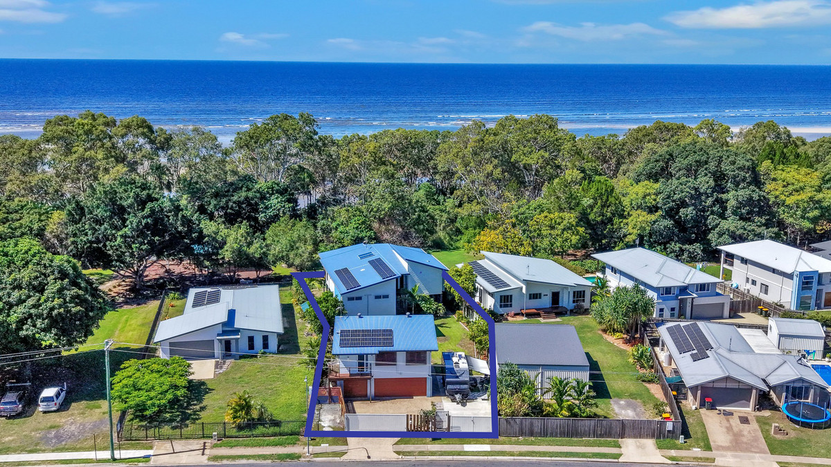 178 KINGFISHER PARADE, Toogoom QLD 4655 - Image 1