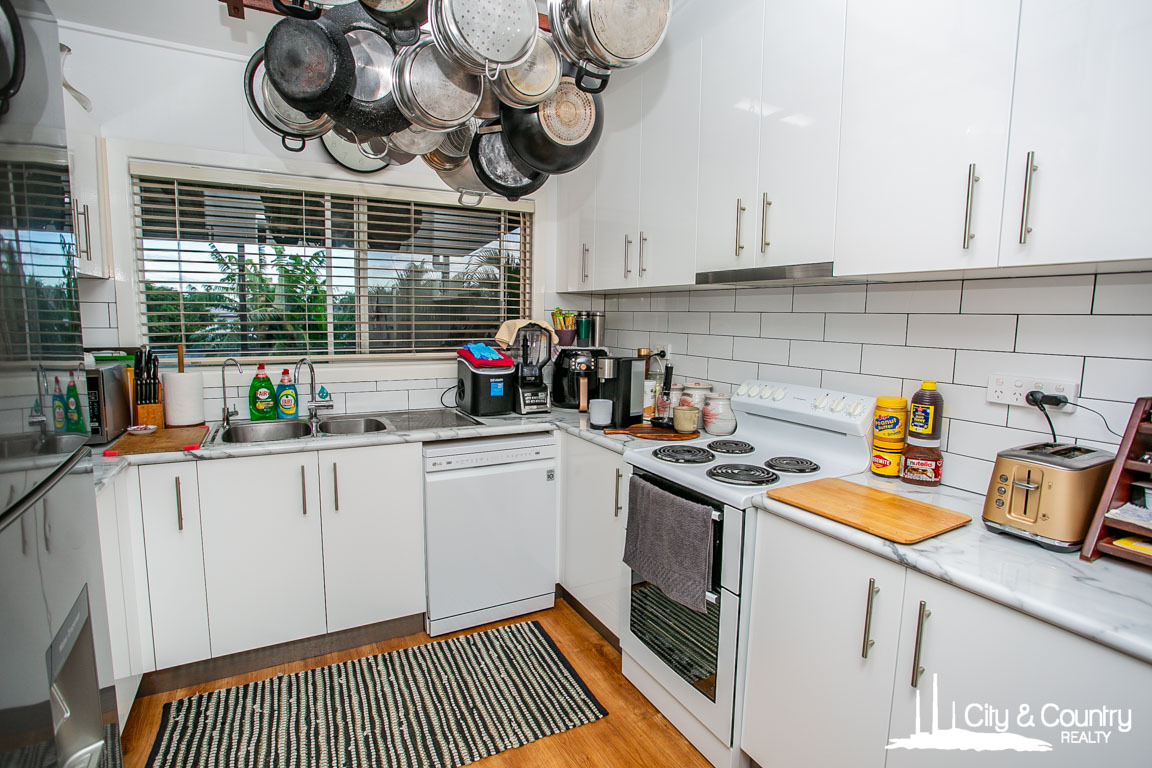 18 HINKLER CRESCENT, Sunset QLD 4825 - Image 5