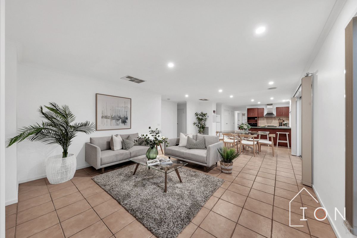 17 BRADFORD DRIVE, Cranbourne East VIC 3977 - Image 2
